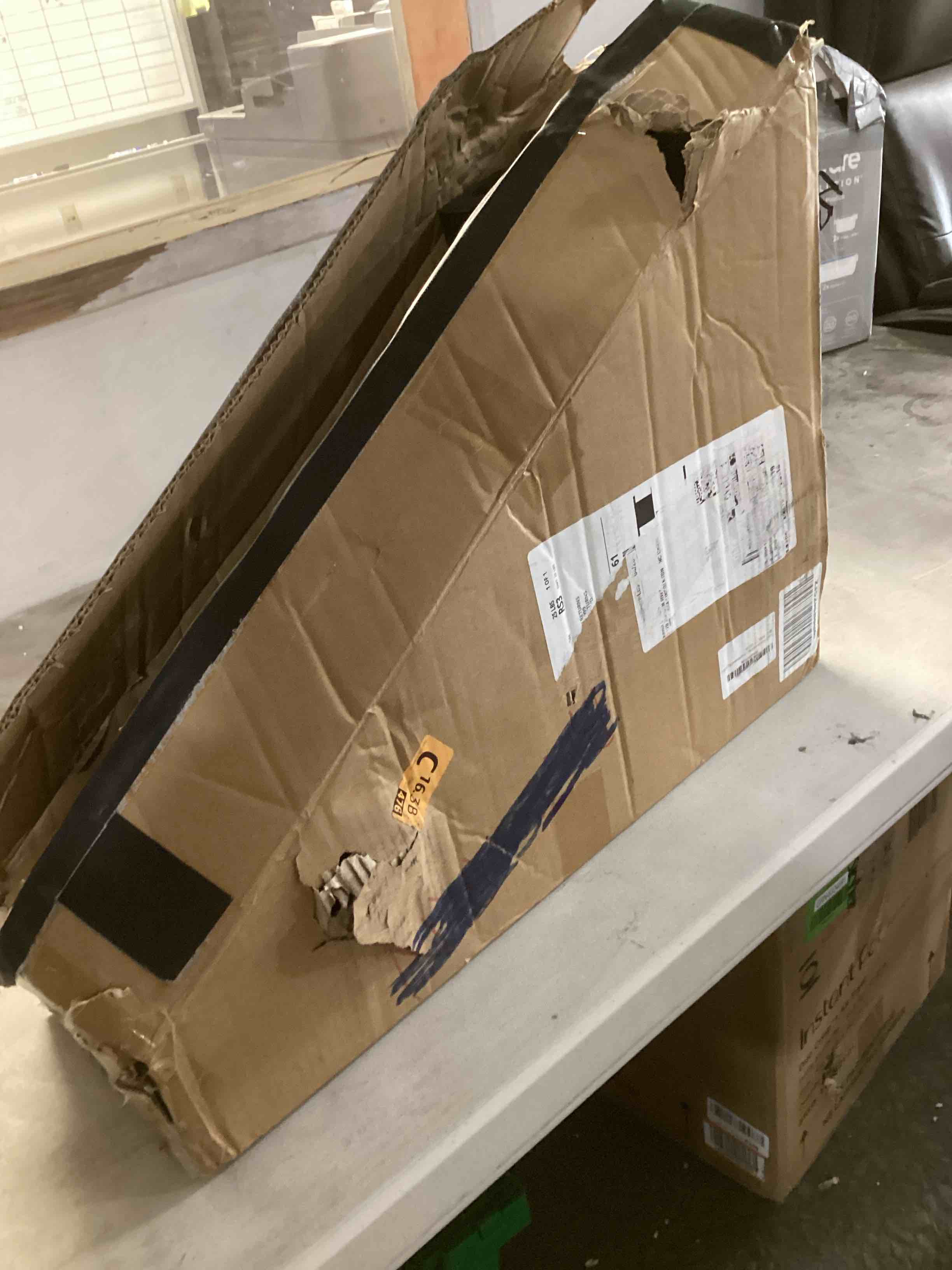 https://s3.amazonaws.com/lotting-images-prod/bidfta/BLU6320386_1715183269419.jpeg