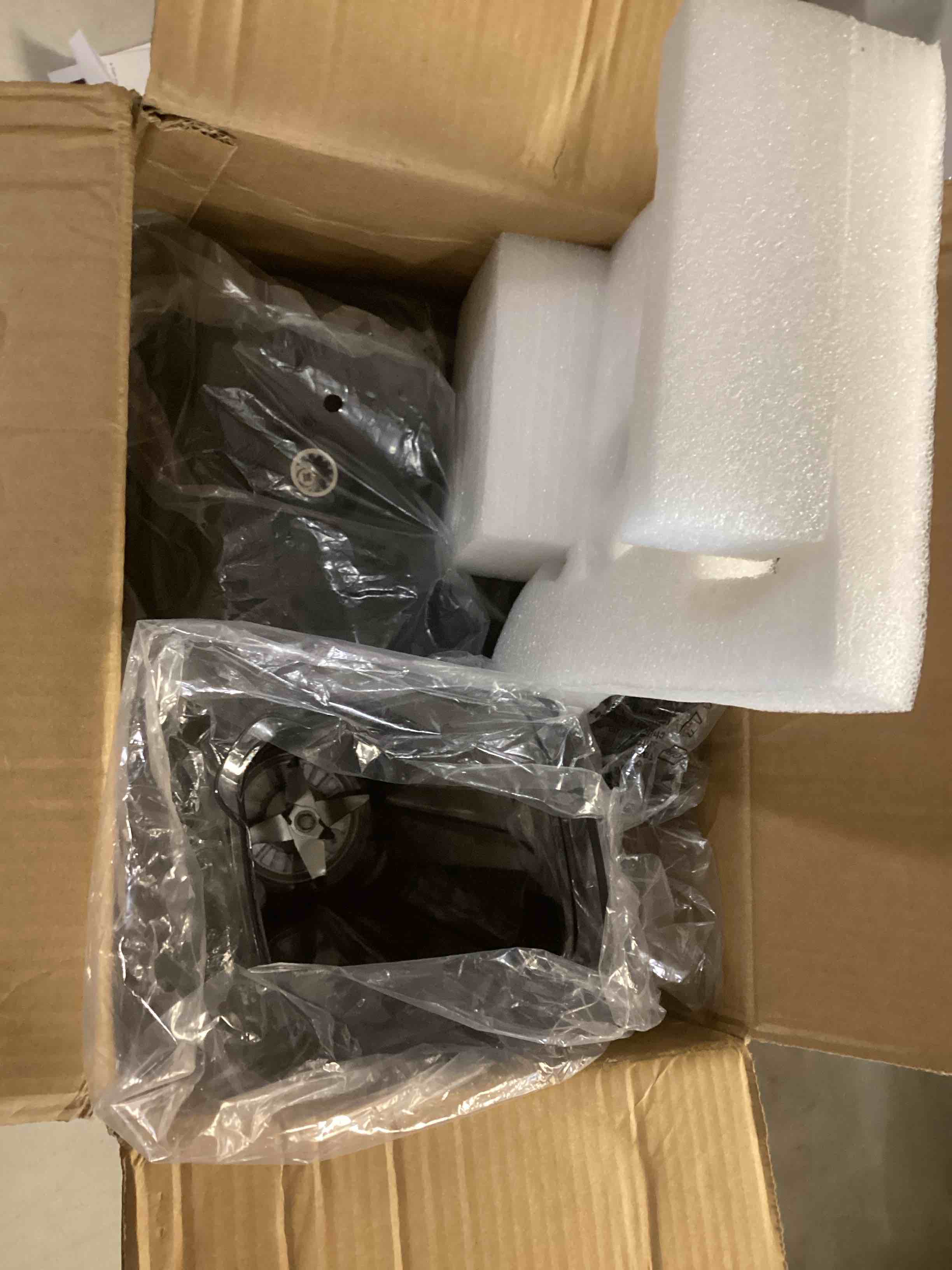 https://s3.amazonaws.com/lotting-images-prod/bidfta/BLU6320875_1717247951377.jpeg