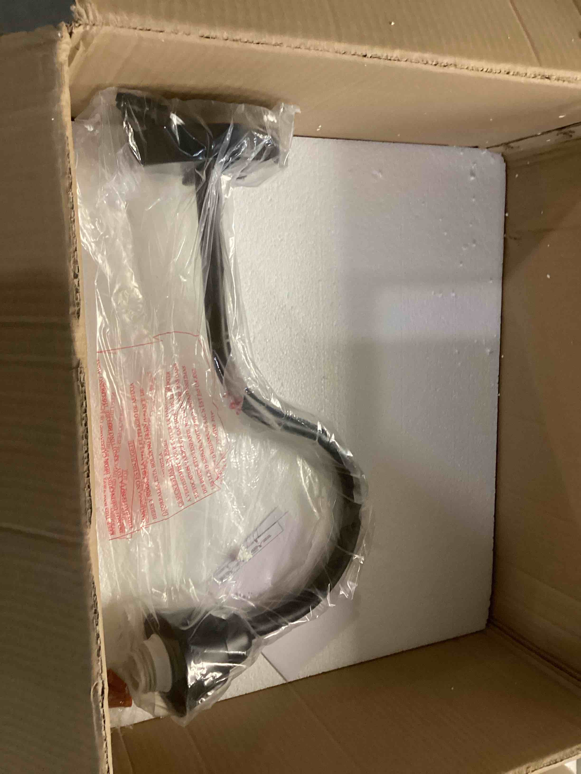 https://s3.amazonaws.com/lotting-images-prod/bidfta/BLU6320884_1717252371606.jpeg