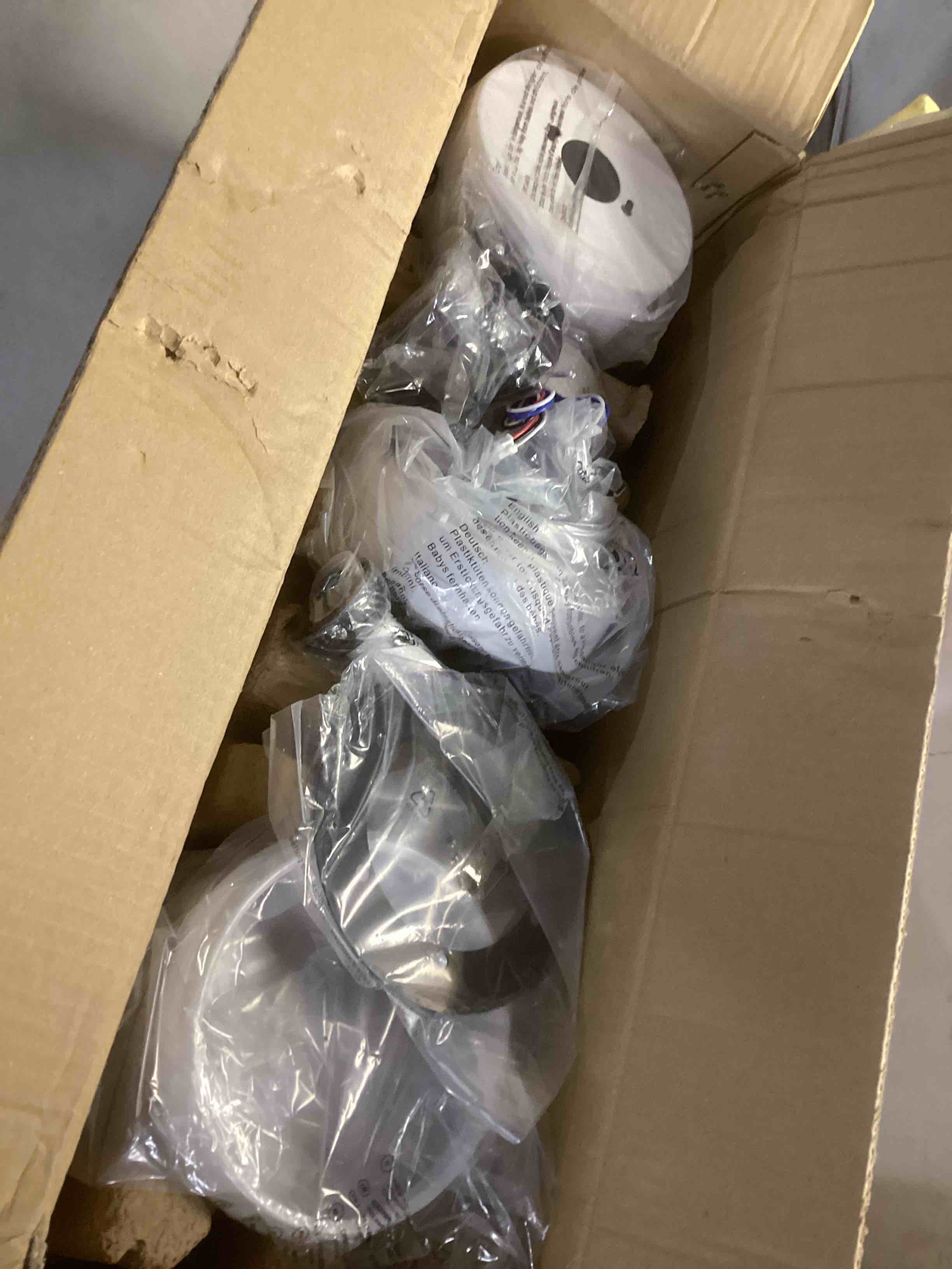 https://s3.amazonaws.com/lotting-images-prod/bidfta/BLU6321348_1721229441725.jpeg
