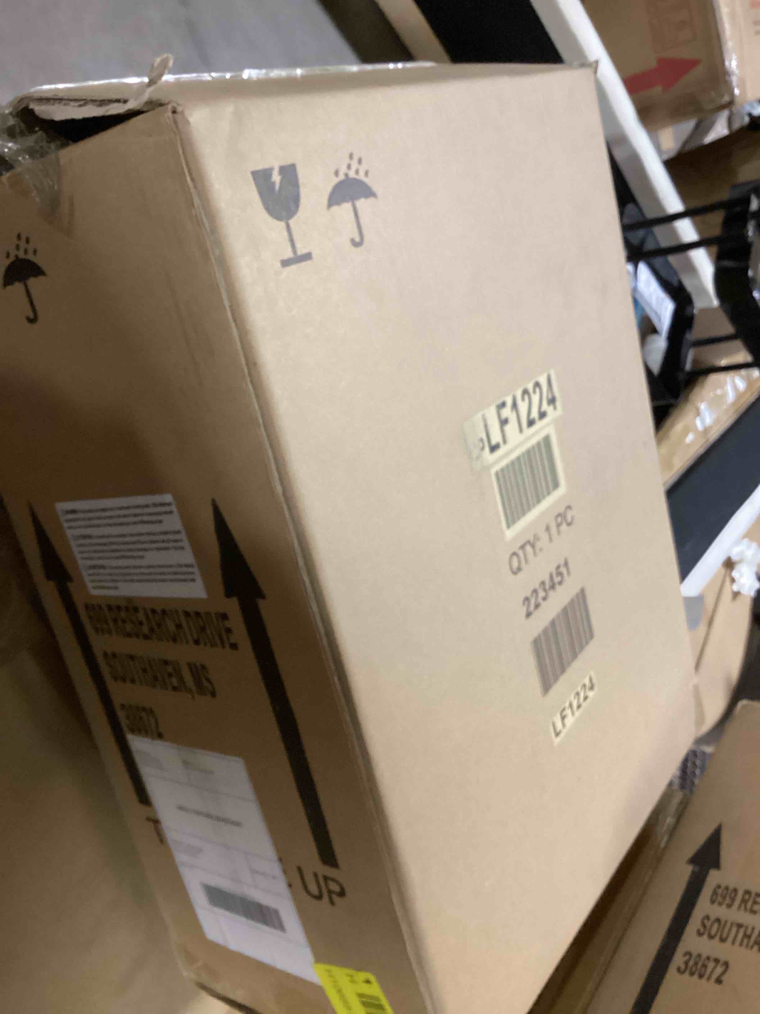 https://s3.amazonaws.com/lotting-images-prod/bidfta/BLU6322343_1712669040441.jpeg