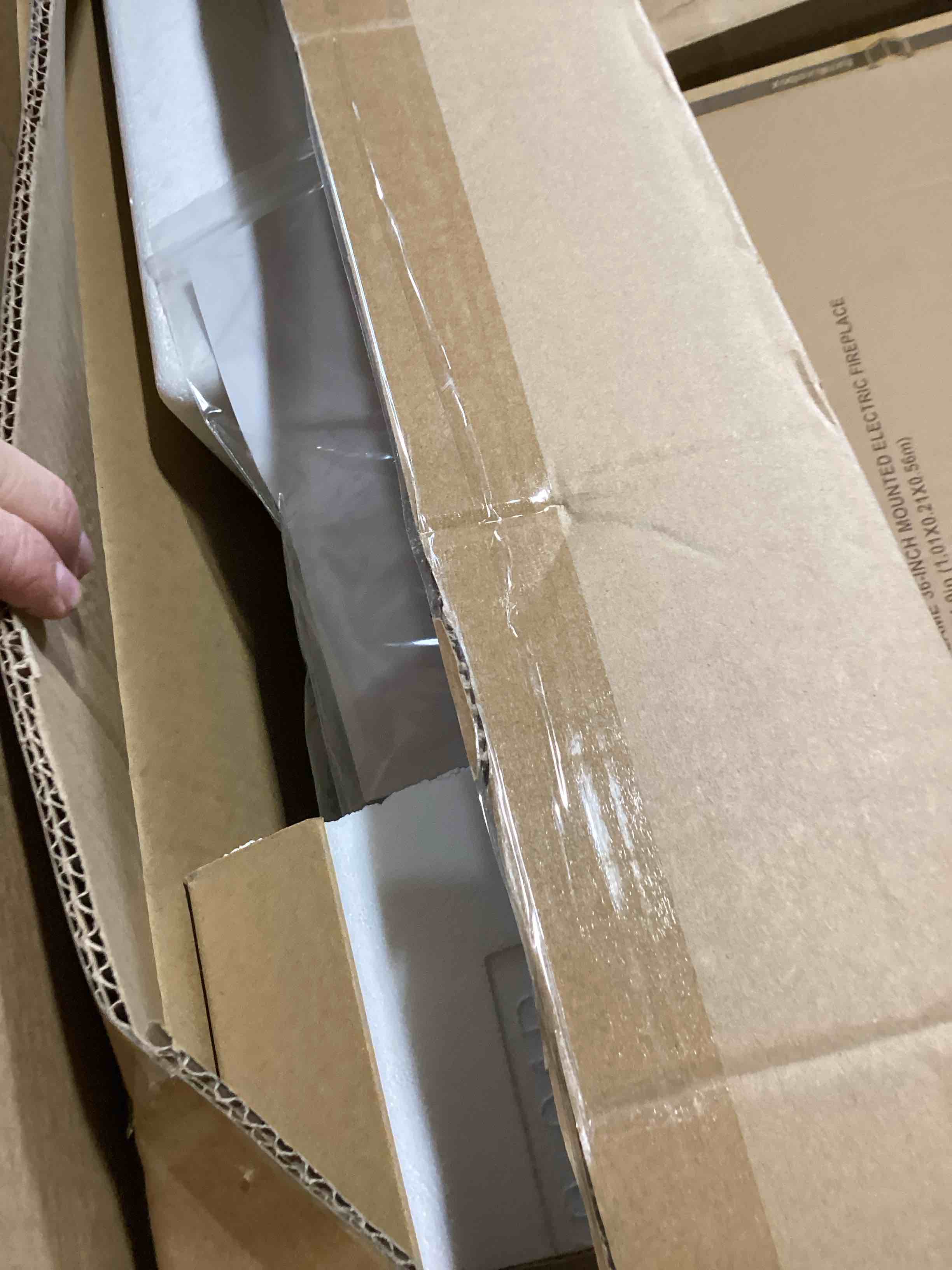 https://s3.amazonaws.com/lotting-images-prod/bidfta/BLU6322737_1712864922811.jpeg