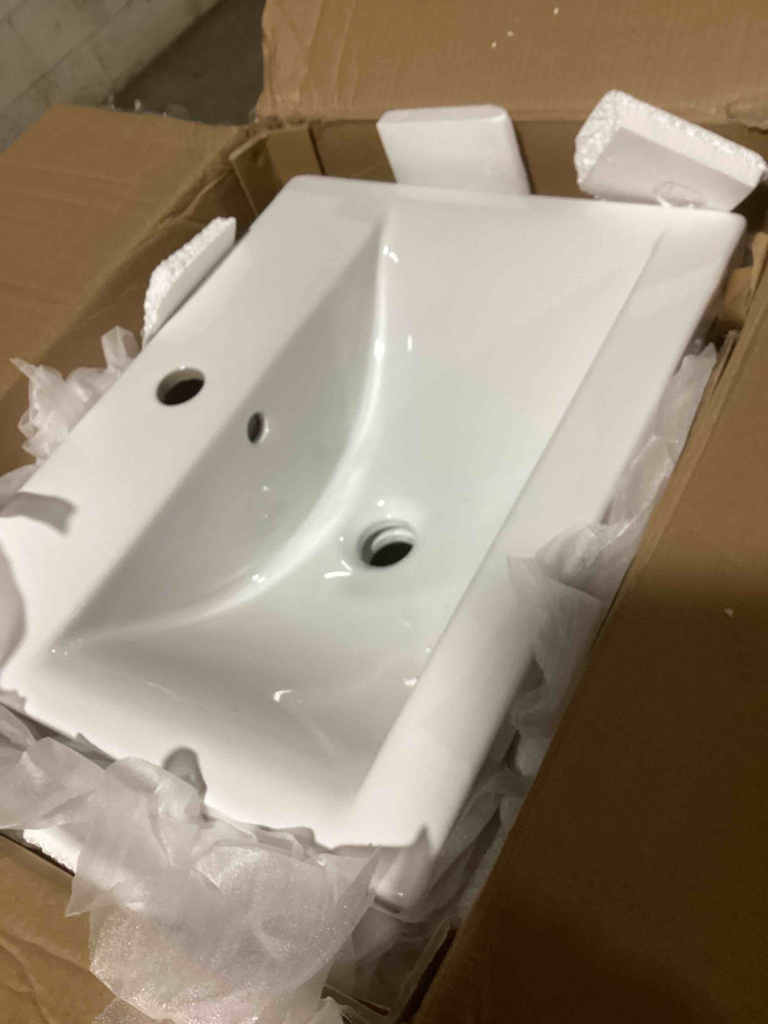https://s3.amazonaws.com/lotting-images-prod/bidfta/BLU6323990_1712952804317.jpeg