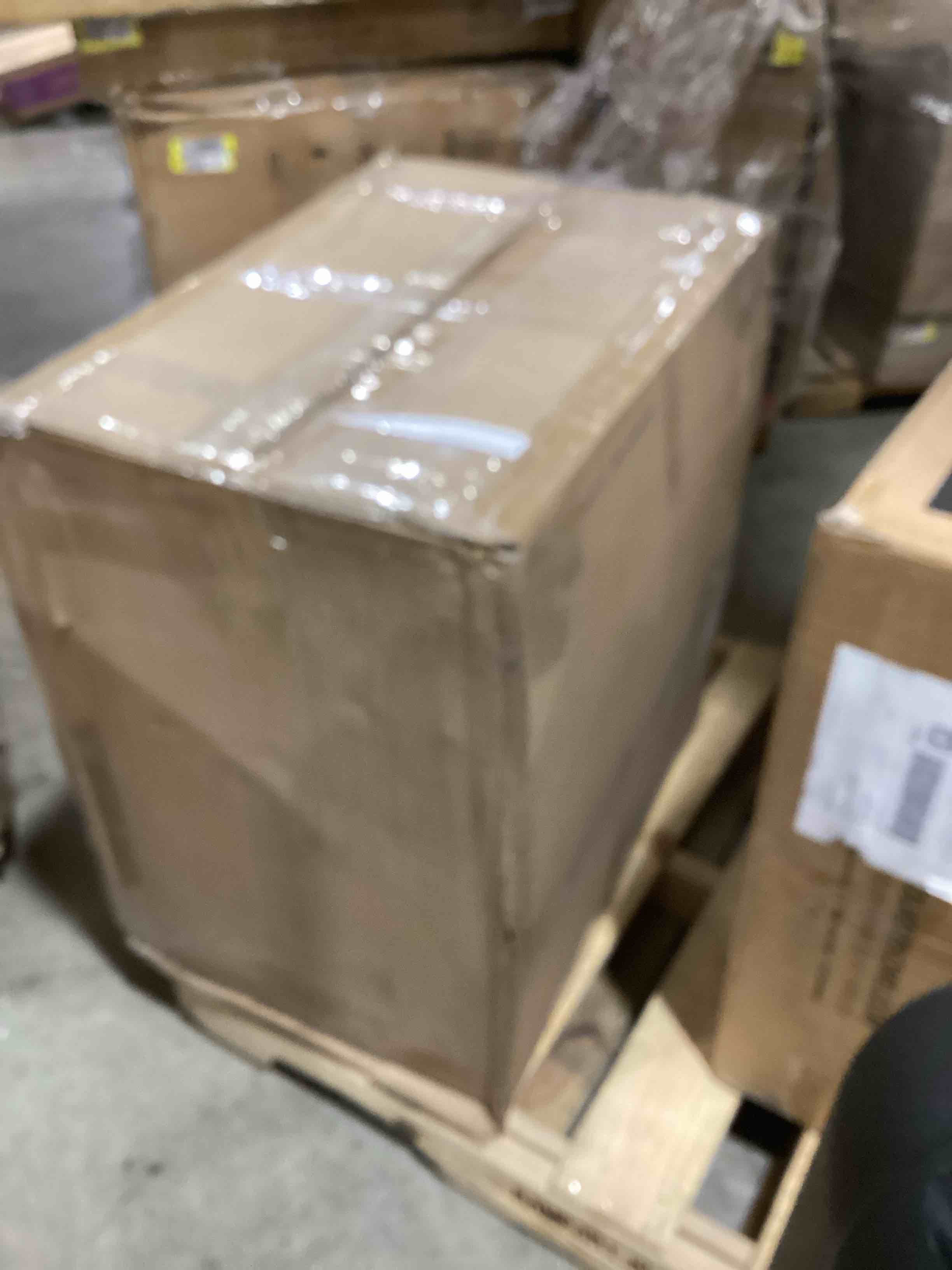 https://s3.amazonaws.com/lotting-images-prod/bidfta/BLU6325086_1713805986073.jpeg