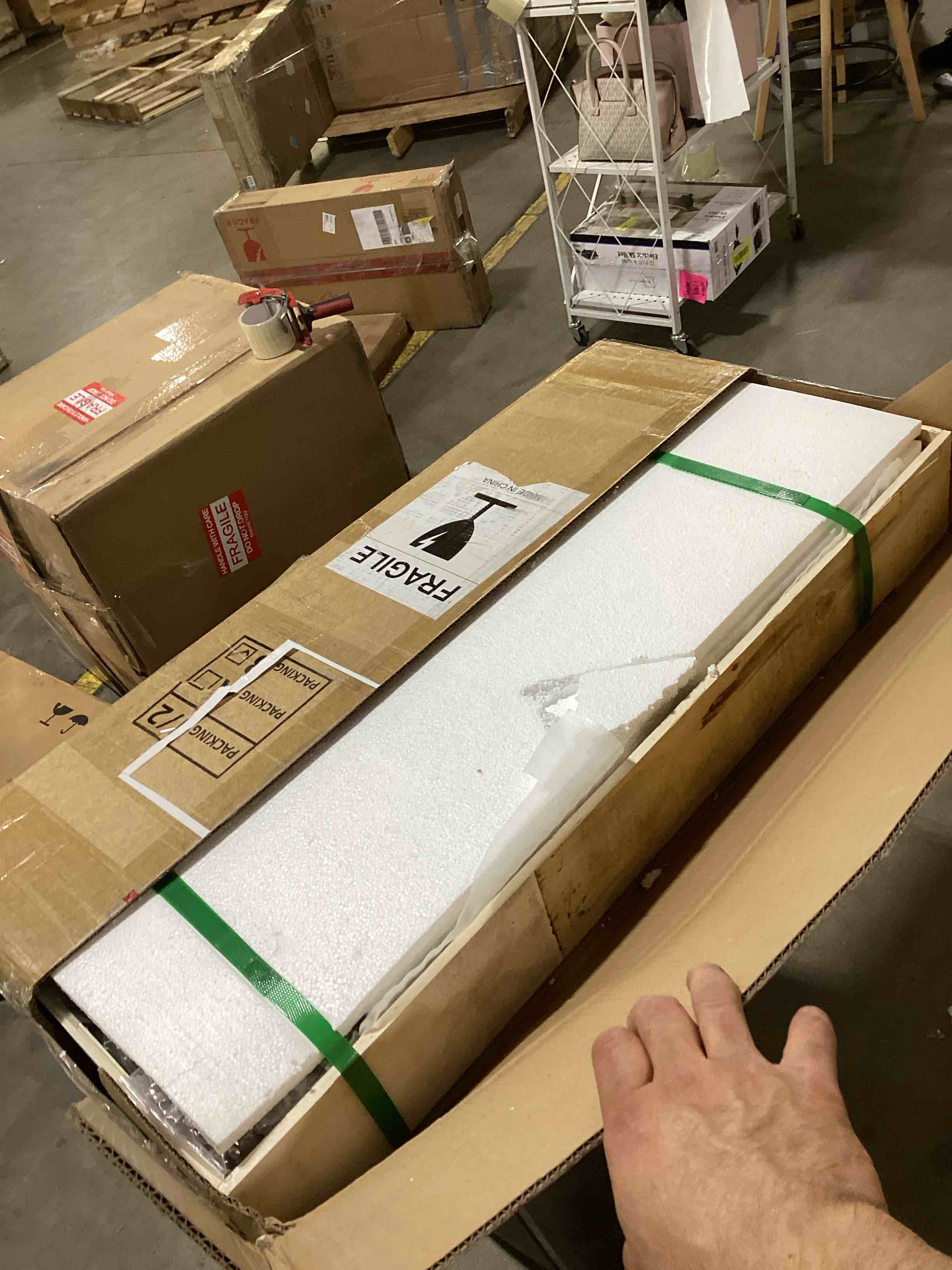 https://s3.amazonaws.com/lotting-images-prod/bidfta/BLU6325344_1714674625162.jpeg