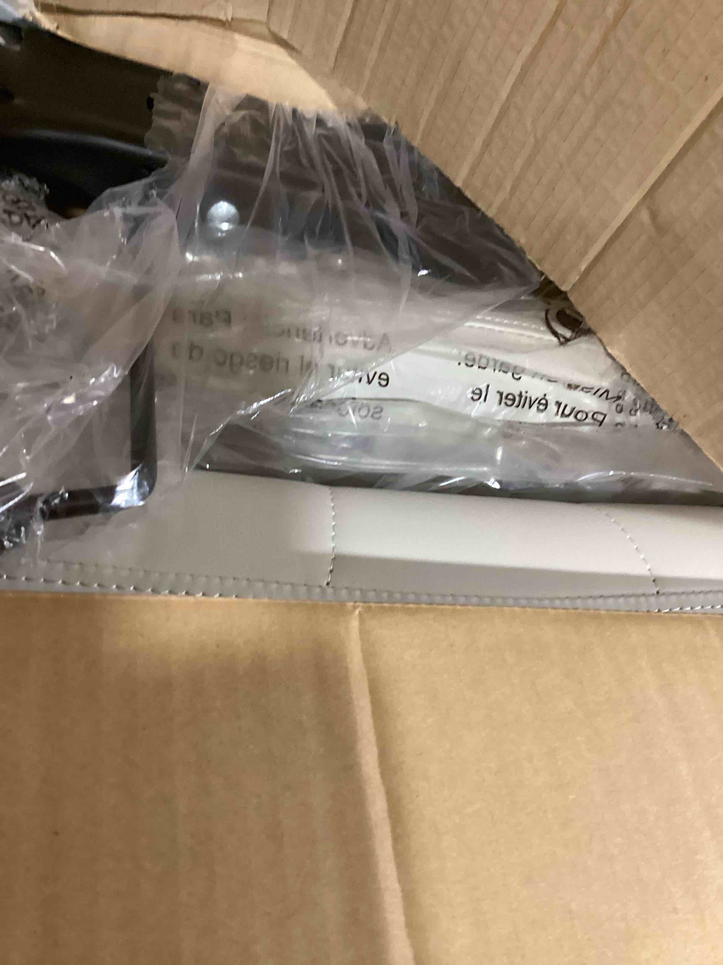https://s3.amazonaws.com/lotting-images-prod/bidfta/BLU6325467_1715174674318.jpeg