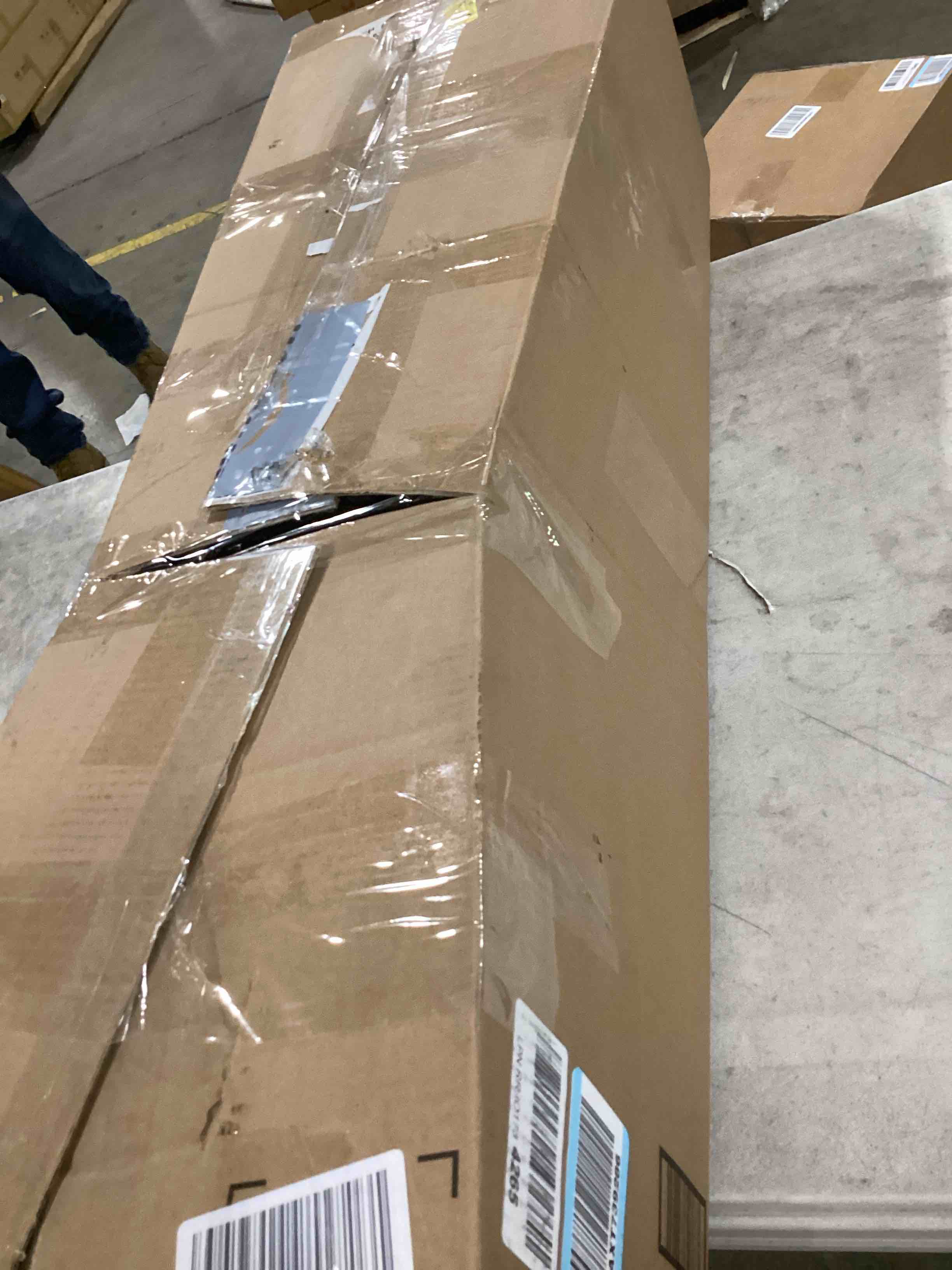 https://s3.amazonaws.com/lotting-images-prod/bidfta/BLU6325486_1715180102317.jpeg