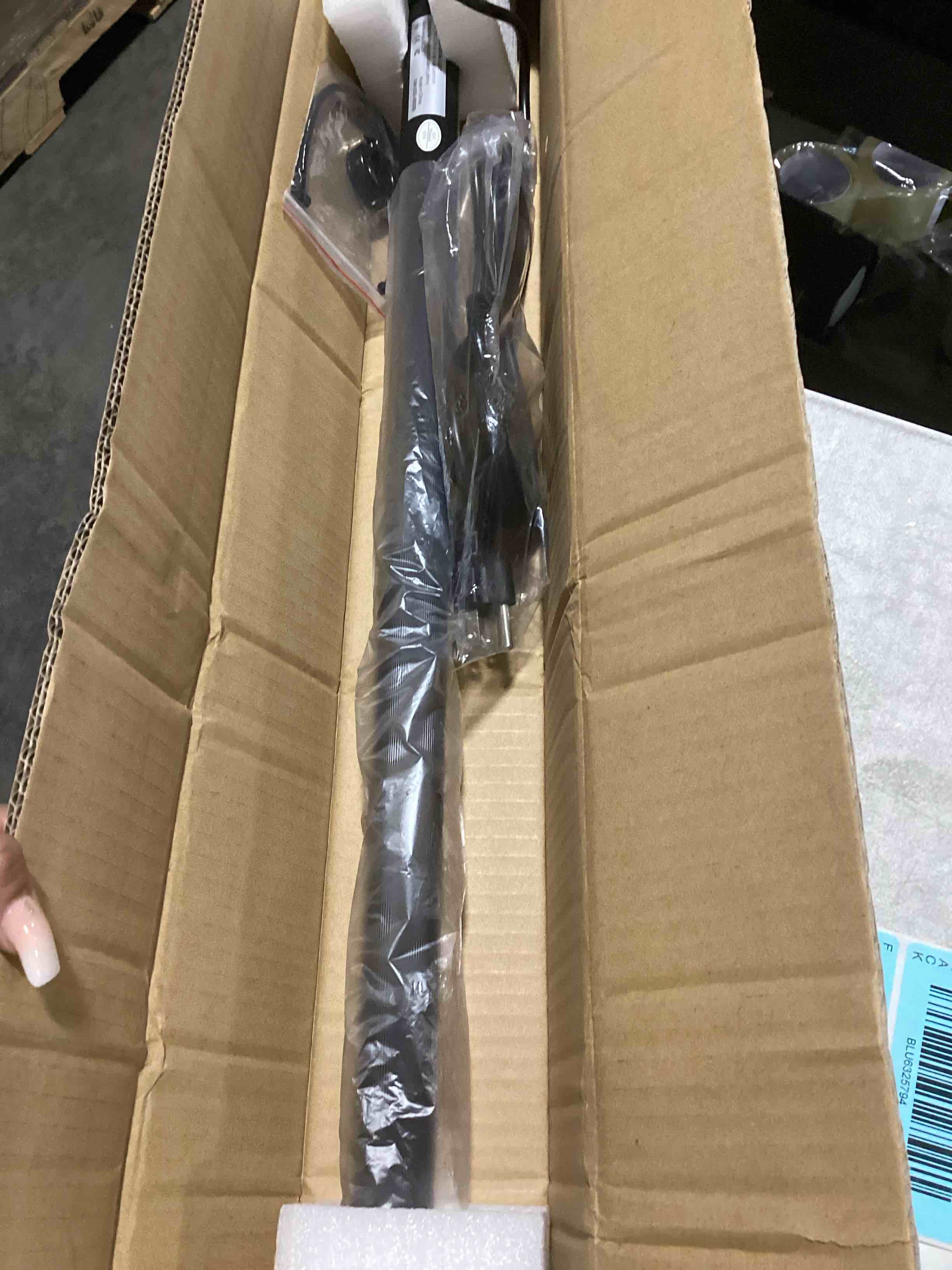 https://s3.amazonaws.com/lotting-images-prod/bidfta/BLU6325792_1715360625481.jpeg