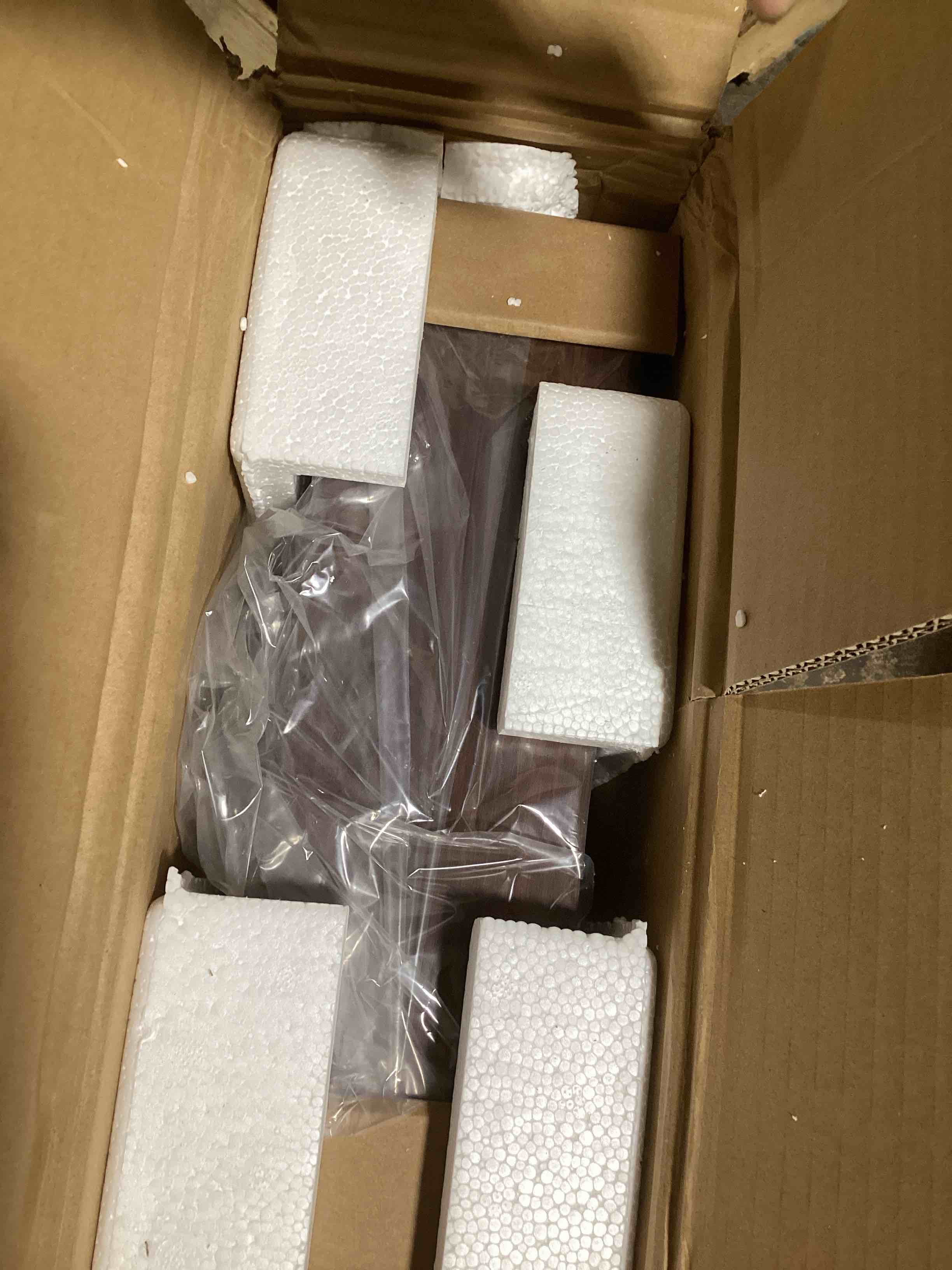 https://s3.amazonaws.com/lotting-images-prod/bidfta/BLU6328604_1713971092289.jpeg