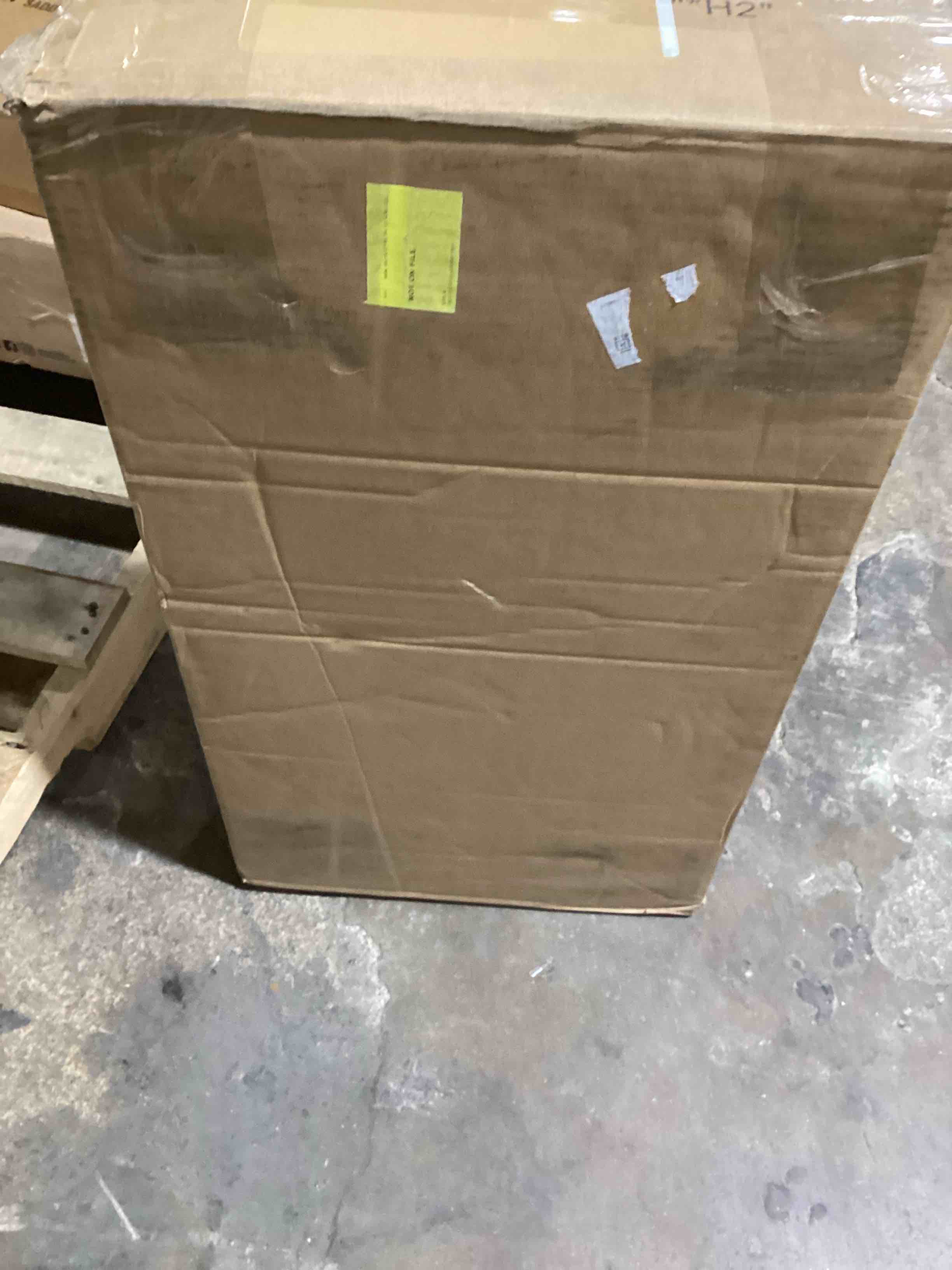 https://s3.amazonaws.com/lotting-images-prod/bidfta/BLU6328604_1713971128947.jpeg