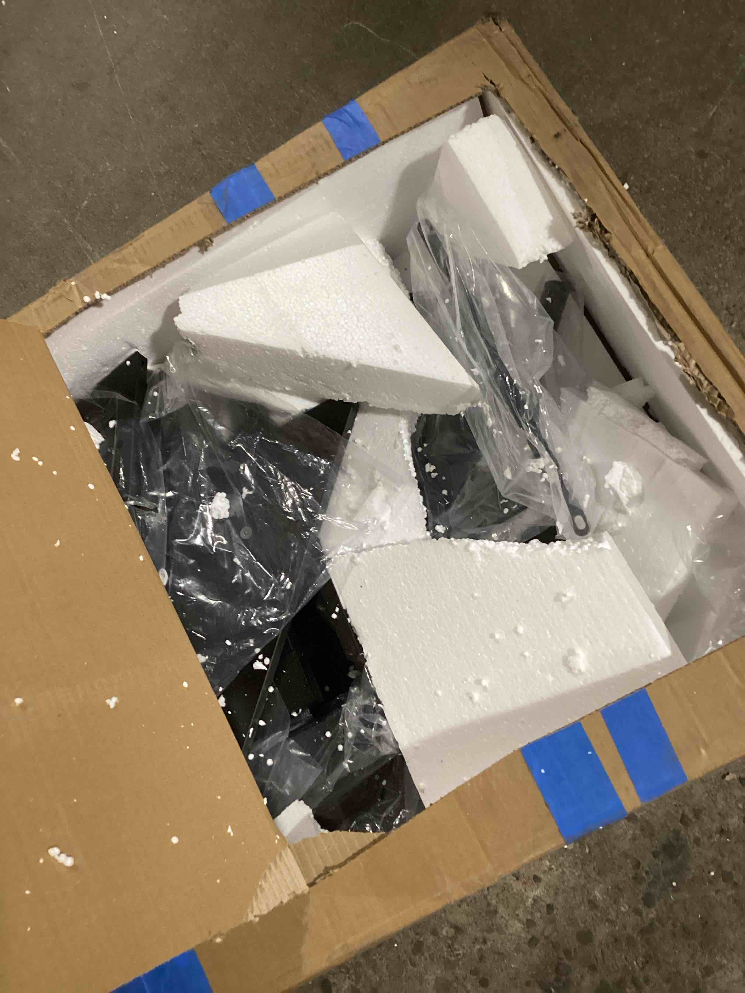 https://s3.amazonaws.com/lotting-images-prod/bidfta/BLU6329326_1712323034192.jpeg