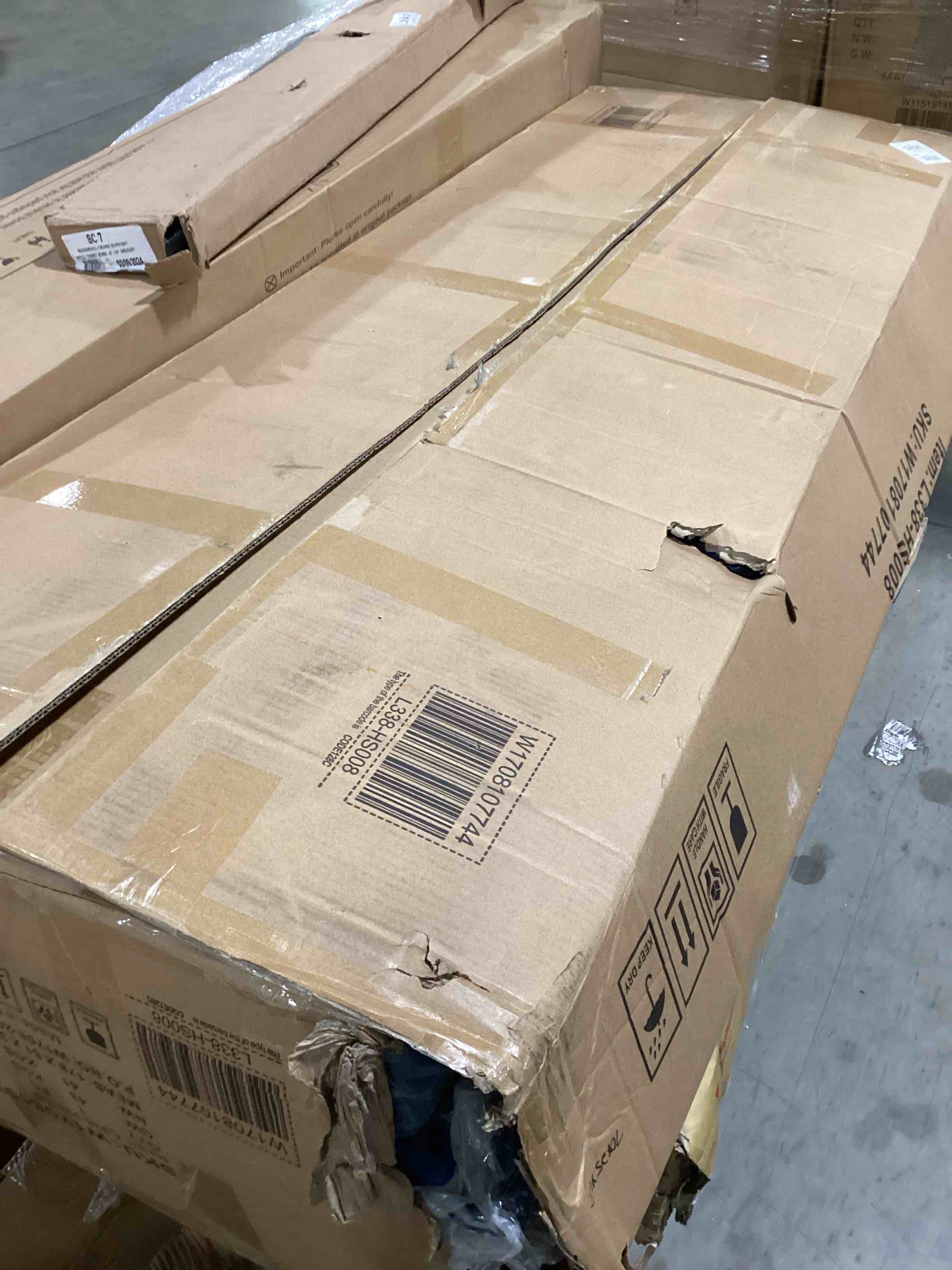 https://s3.amazonaws.com/lotting-images-prod/bidfta/BLU6331579_1713886398393.jpeg