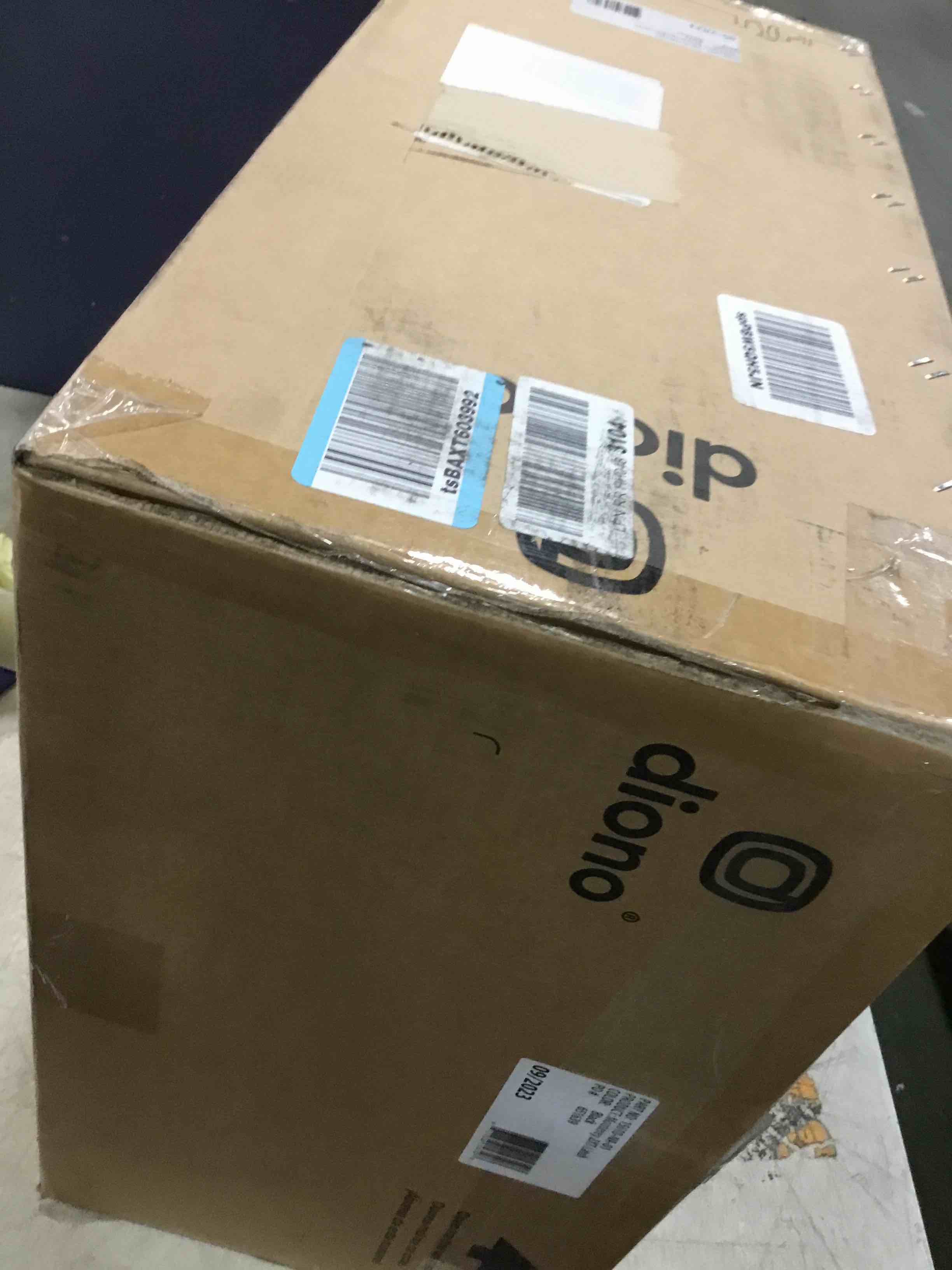 https://s3.amazonaws.com/lotting-images-prod/bidfta/BLU6332580_1711985362192.jpeg