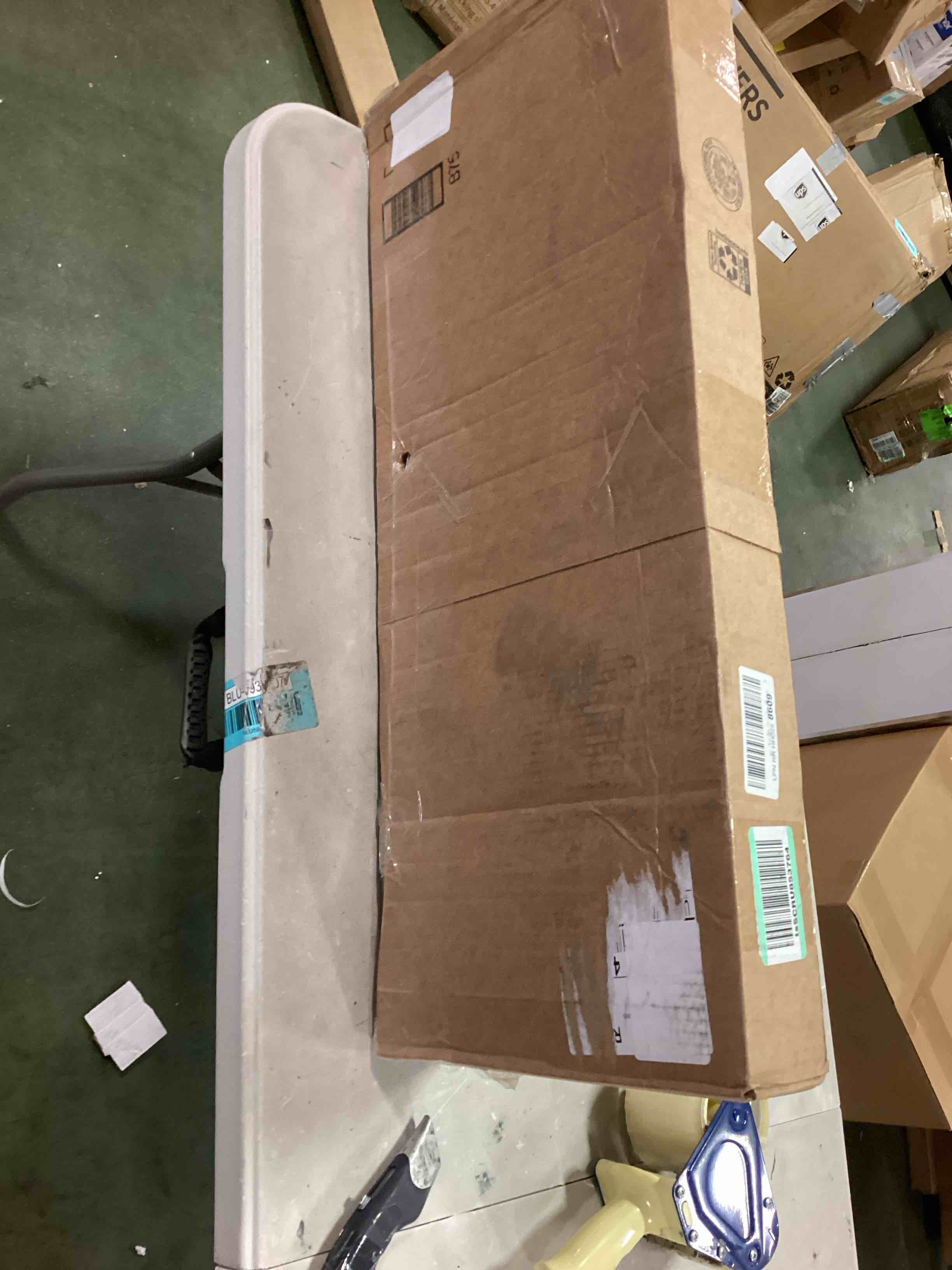 https://s3.amazonaws.com/lotting-images-prod/bidfta/BLU6333739_1712245434360.jpeg