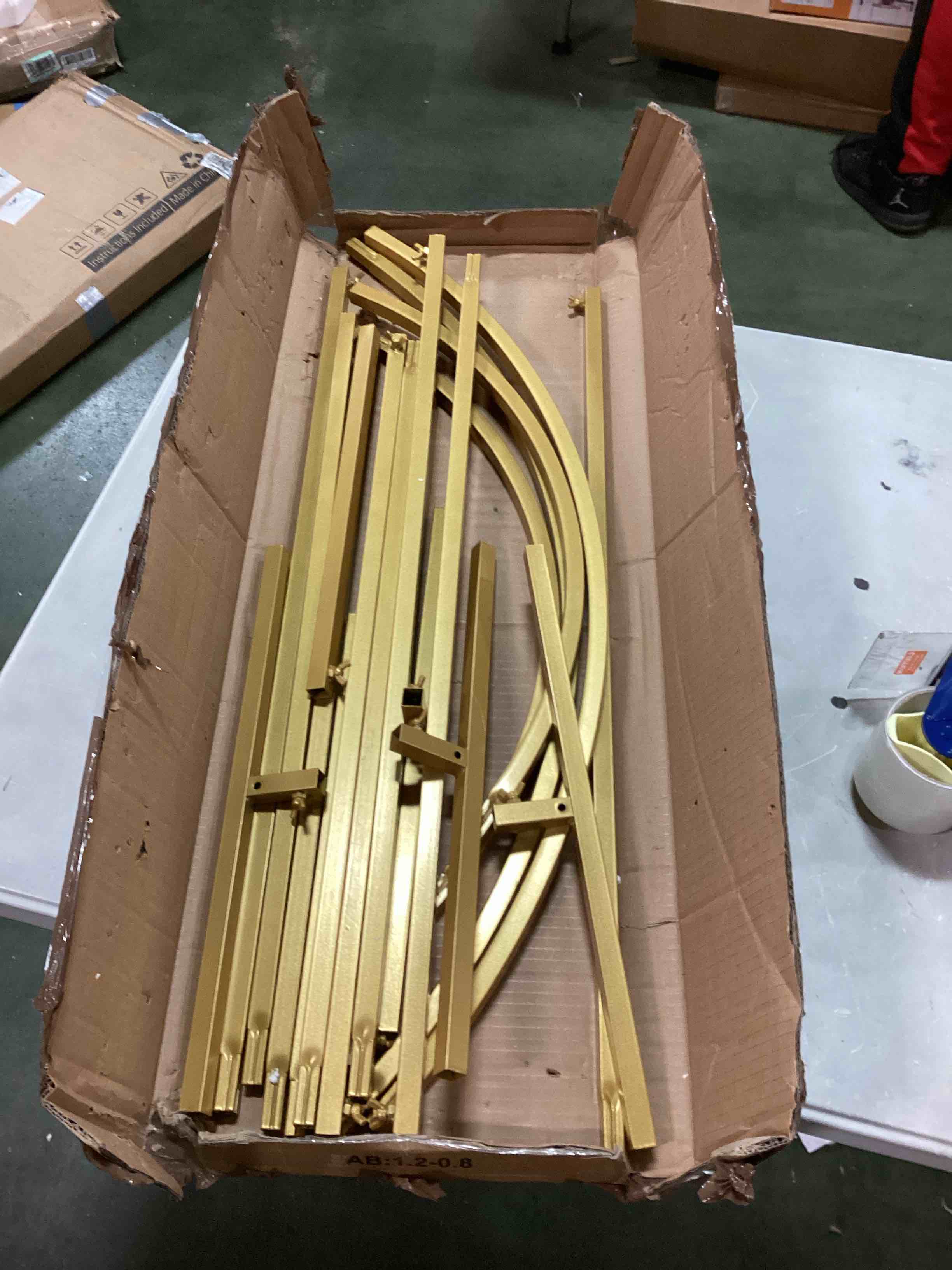 https://s3.amazonaws.com/lotting-images-prod/bidfta/BLU6333787_1712261193111.jpeg