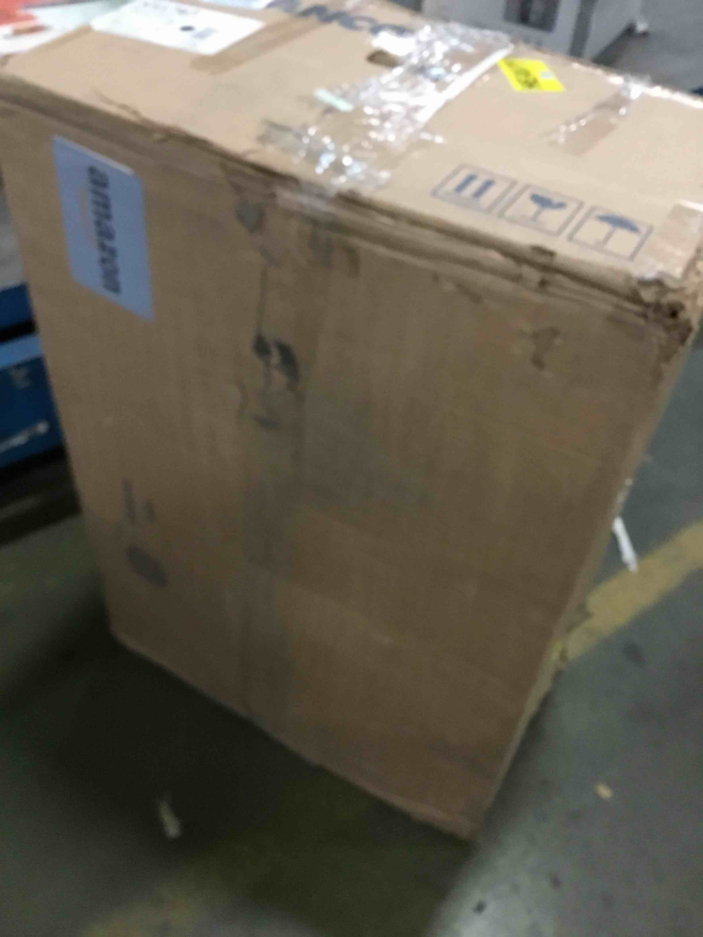 https://s3.amazonaws.com/lotting-images-prod/bidfta/BLU6334810_1712773508706.jpeg