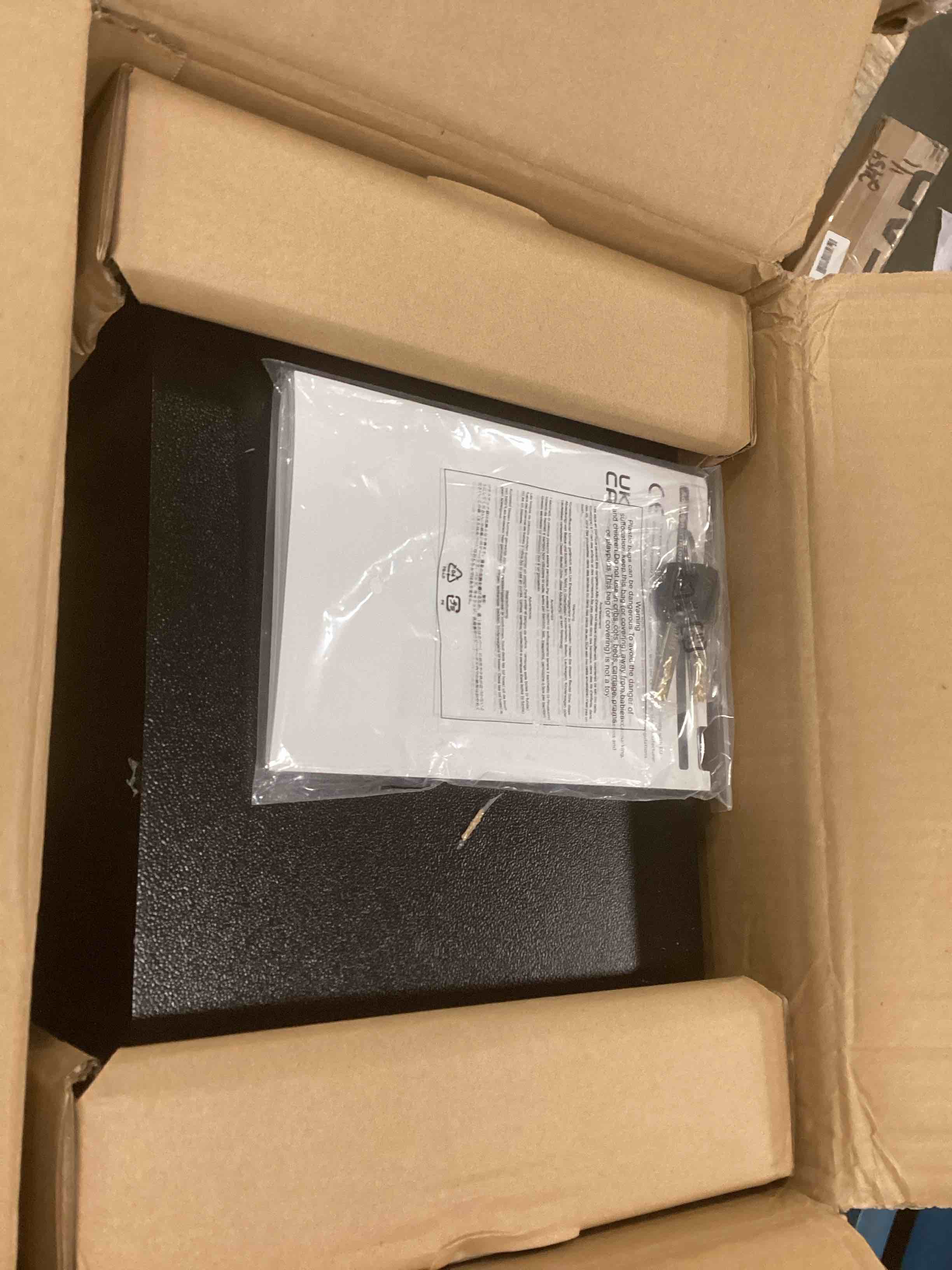 https://s3.amazonaws.com/lotting-images-prod/bidfta/BLU6337131_1712149875313.jpeg
