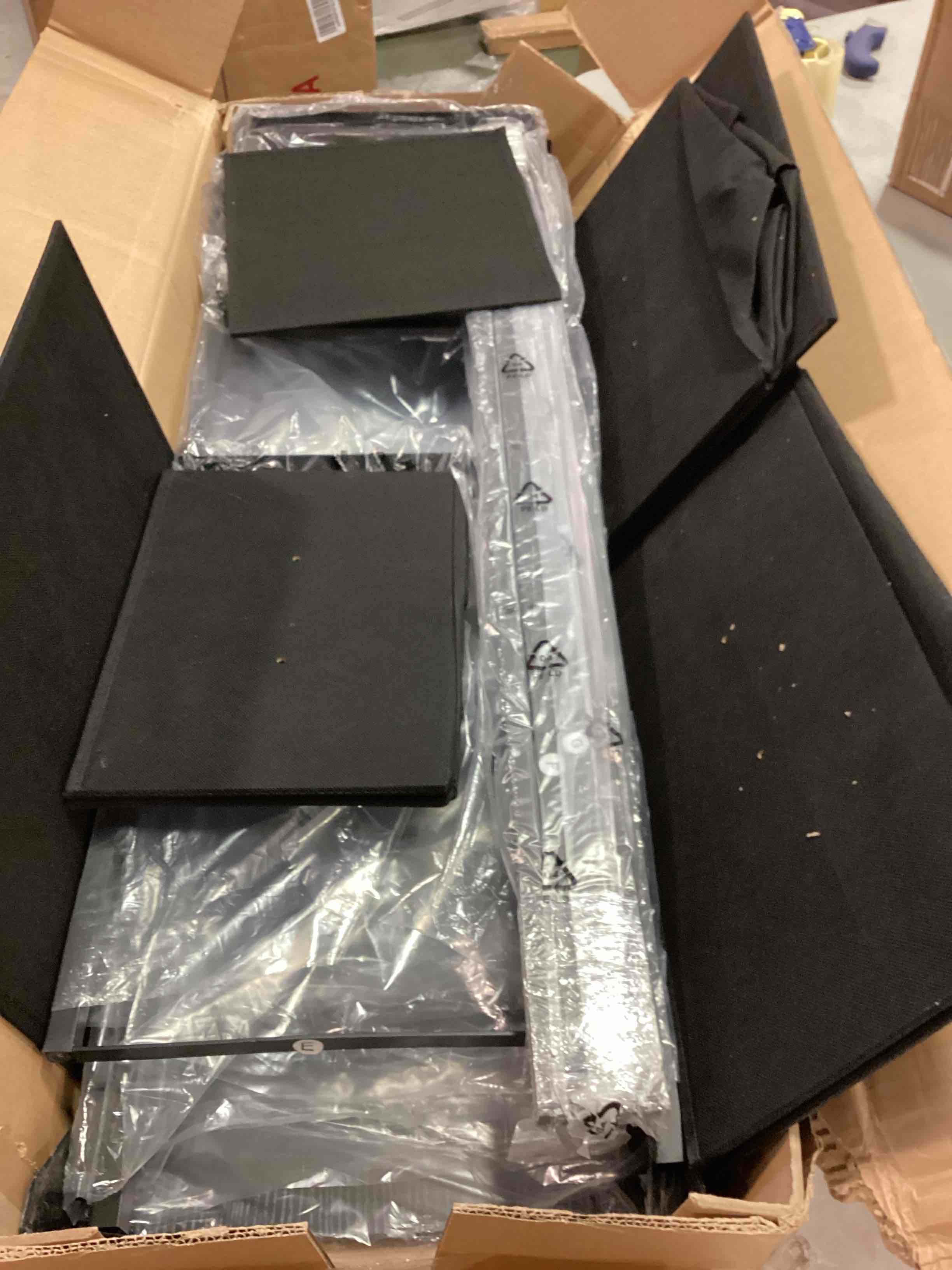 https://s3.amazonaws.com/lotting-images-prod/bidfta/BLU6338510_1713209790462.jpeg
