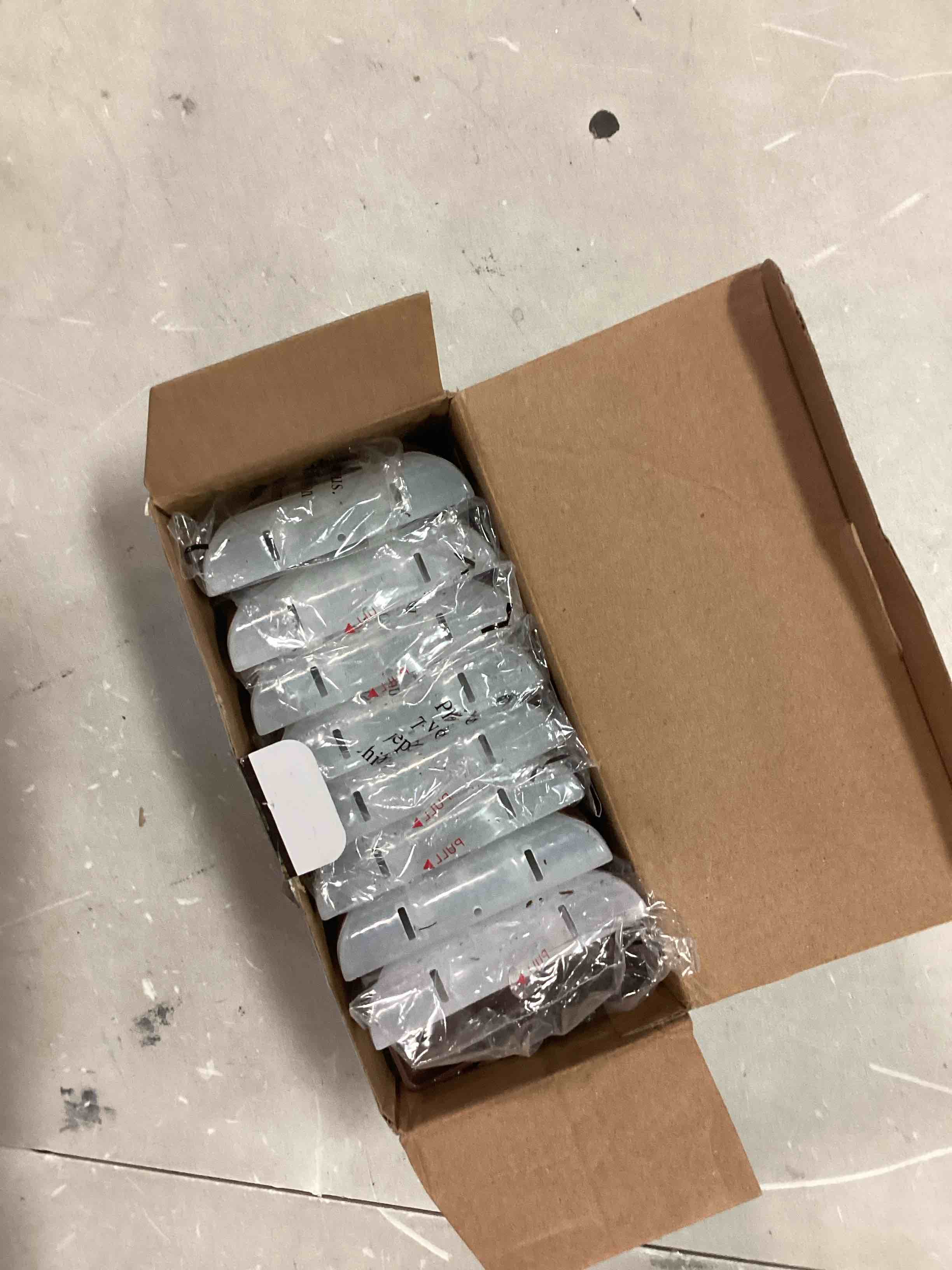 https://s3.amazonaws.com/lotting-images-prod/bidfta/BLU6338853_1713547818458.jpeg