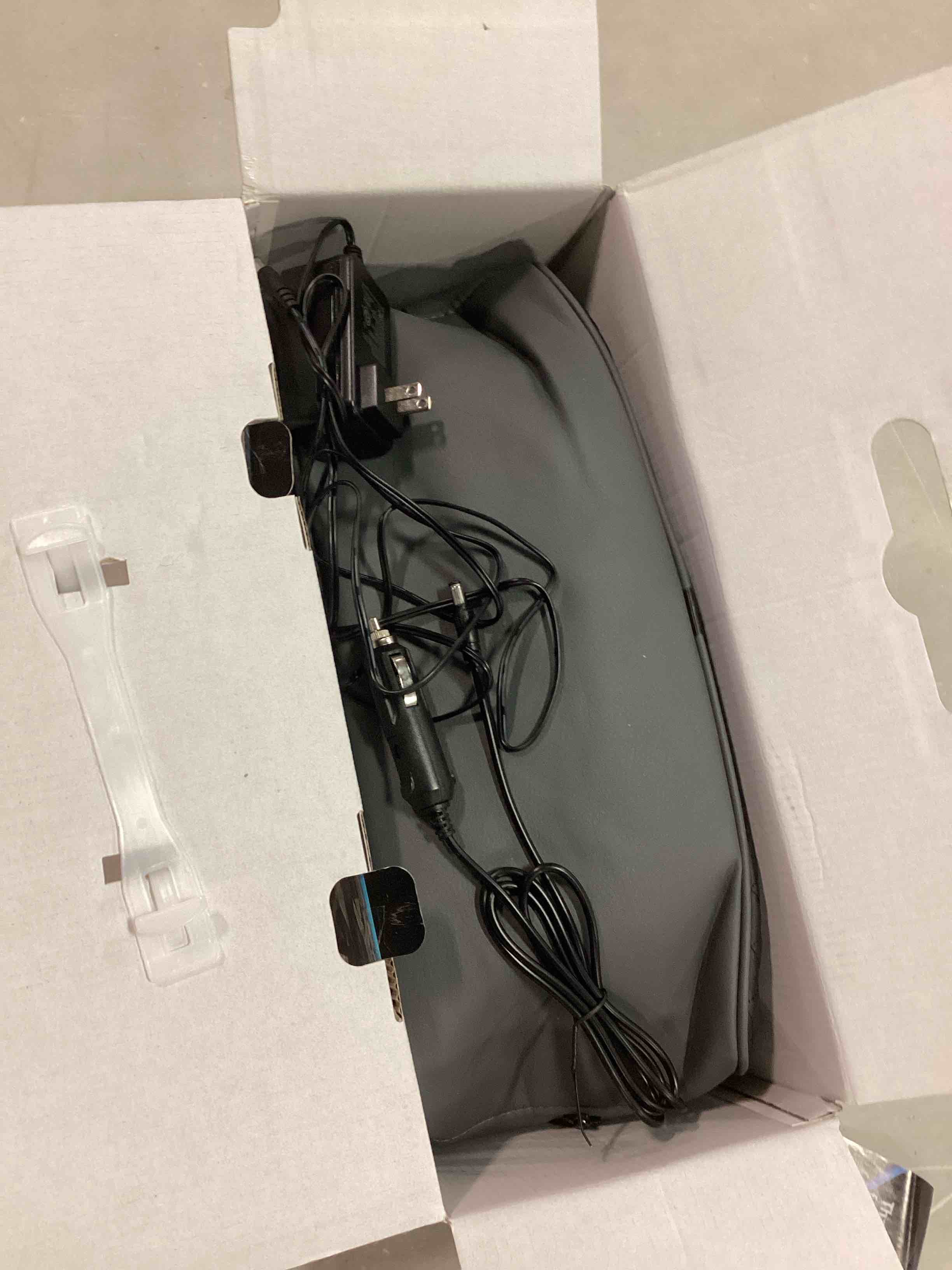 https://s3.amazonaws.com/lotting-images-prod/bidfta/BLU6338869_1713550789664.jpeg