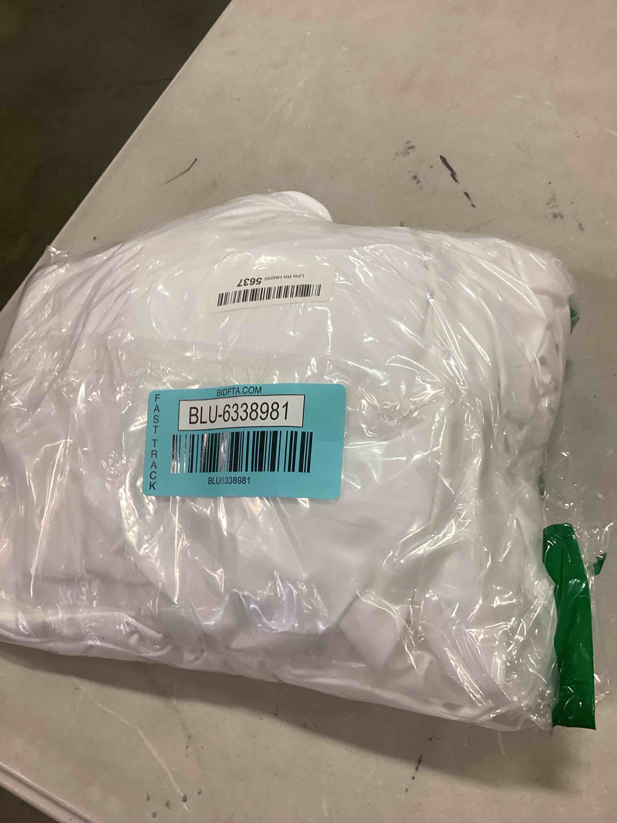 https://s3.amazonaws.com/lotting-images-prod/bidfta/BLU6338981_1713792719789.jpeg