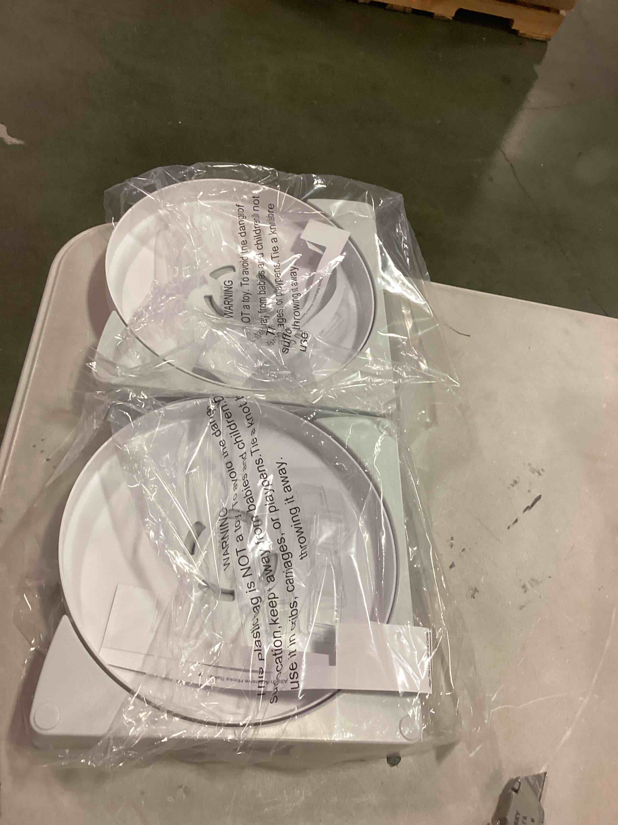 https://s3.amazonaws.com/lotting-images-prod/bidfta/BLU6338984_1713792969588.jpeg