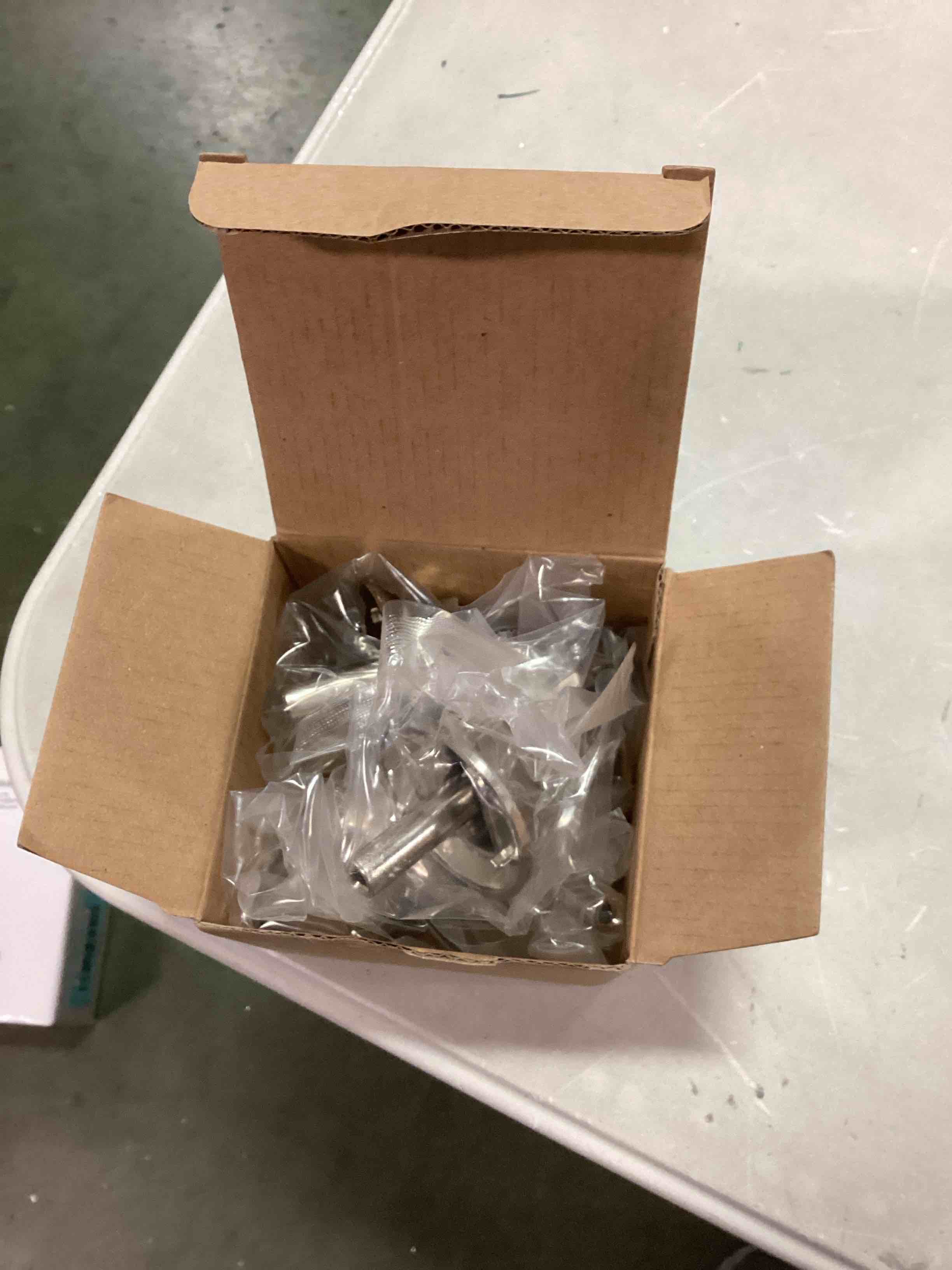 https://s3.amazonaws.com/lotting-images-prod/bidfta/BLU6339095_1713811907919.jpeg