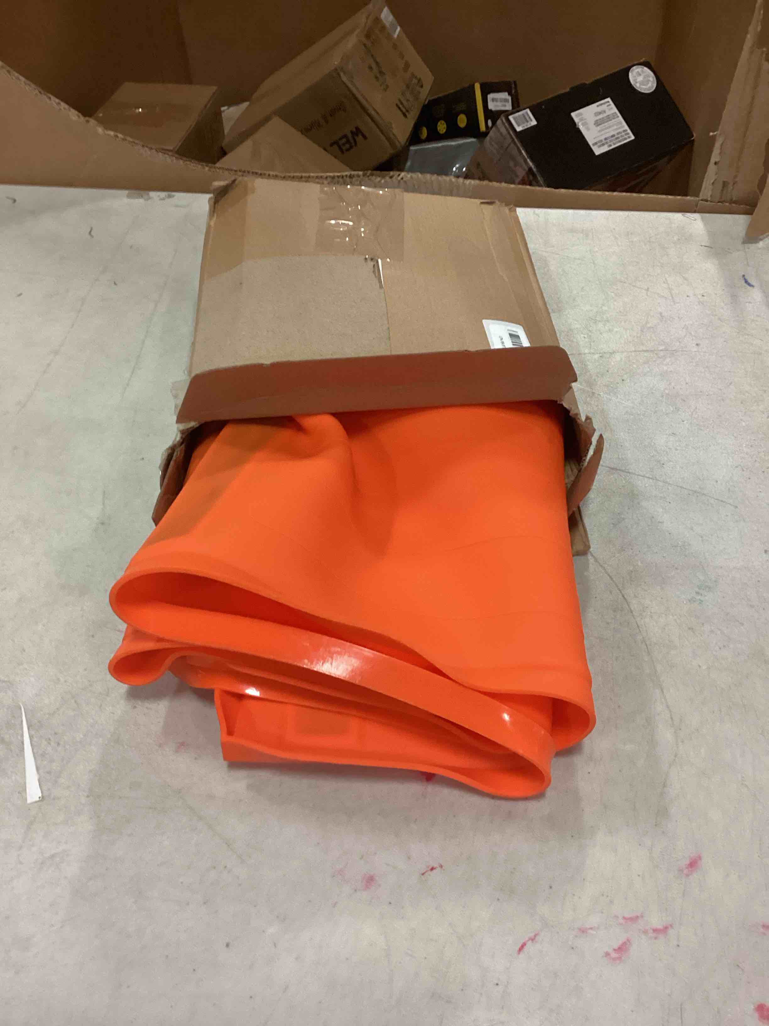 https://s3.amazonaws.com/lotting-images-prod/bidfta/BLU6339209_1713883643155.jpeg