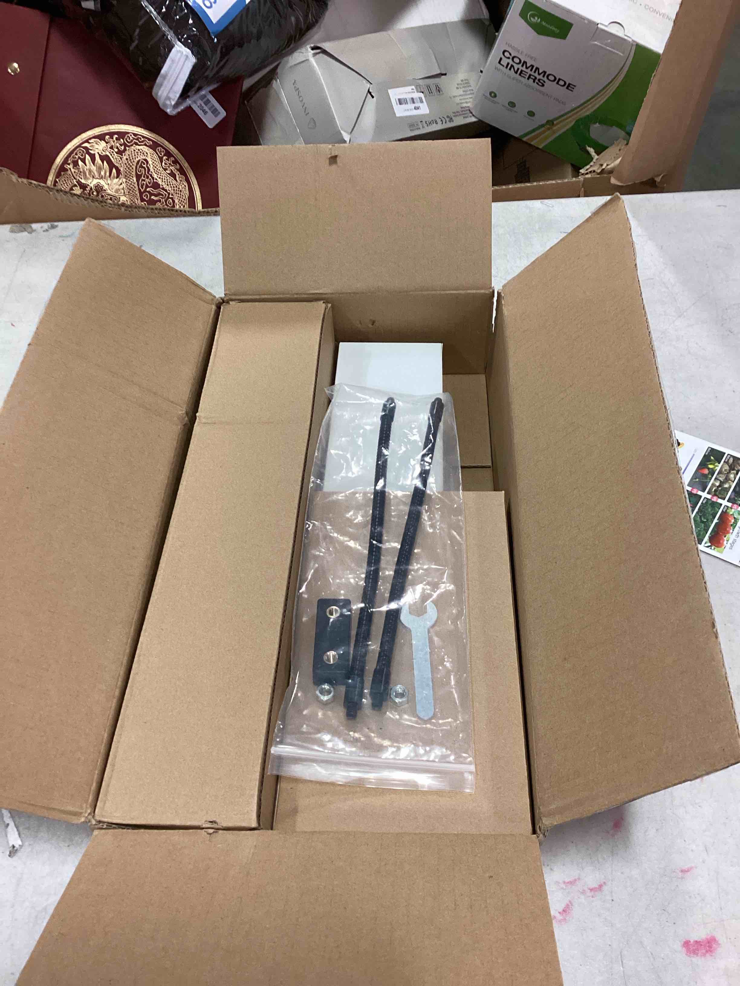 https://s3.amazonaws.com/lotting-images-prod/bidfta/BLU6339286_1713897777865.jpeg