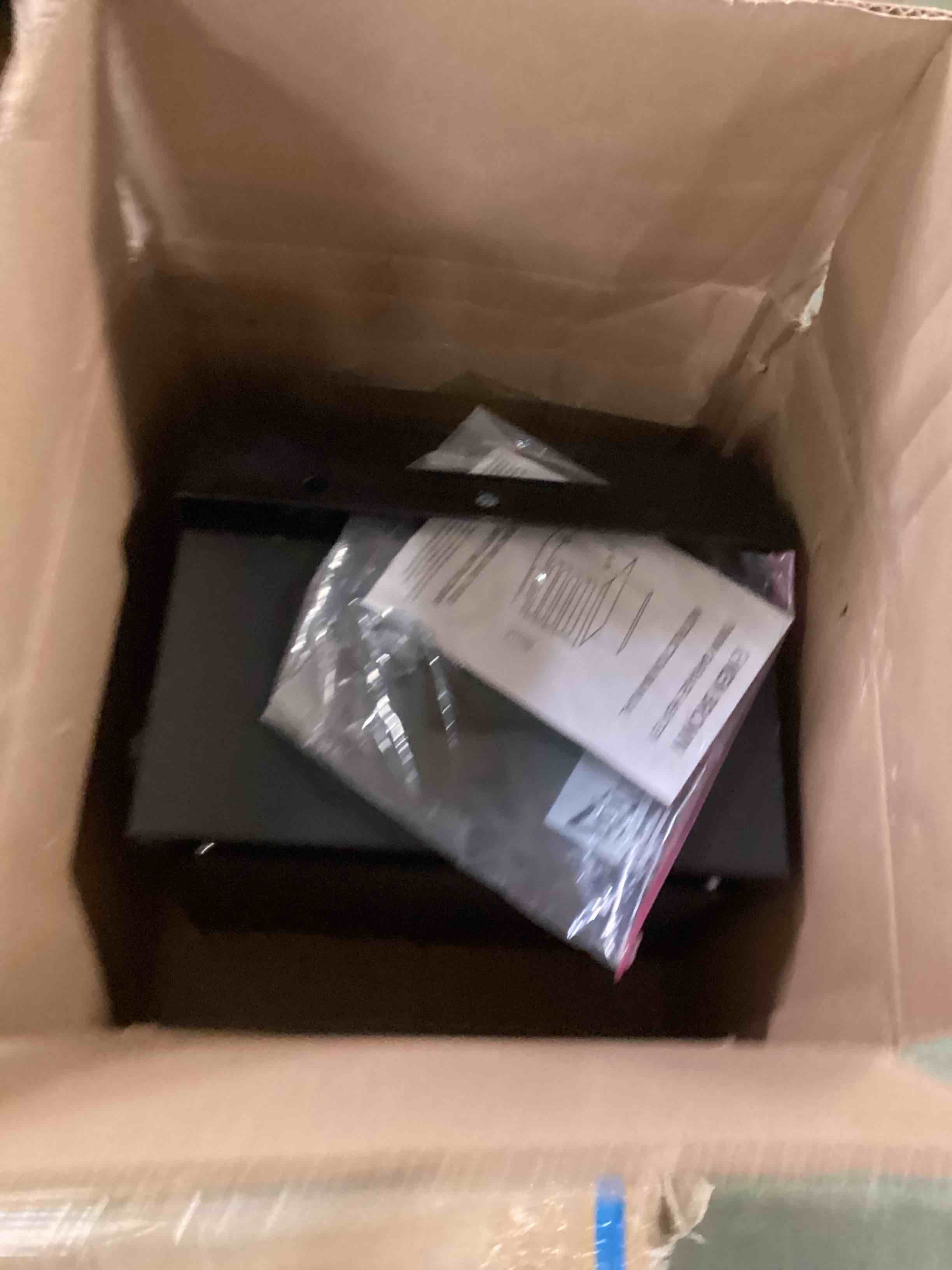 https://s3.amazonaws.com/lotting-images-prod/bidfta/BLU6339487_1711807711119.jpeg