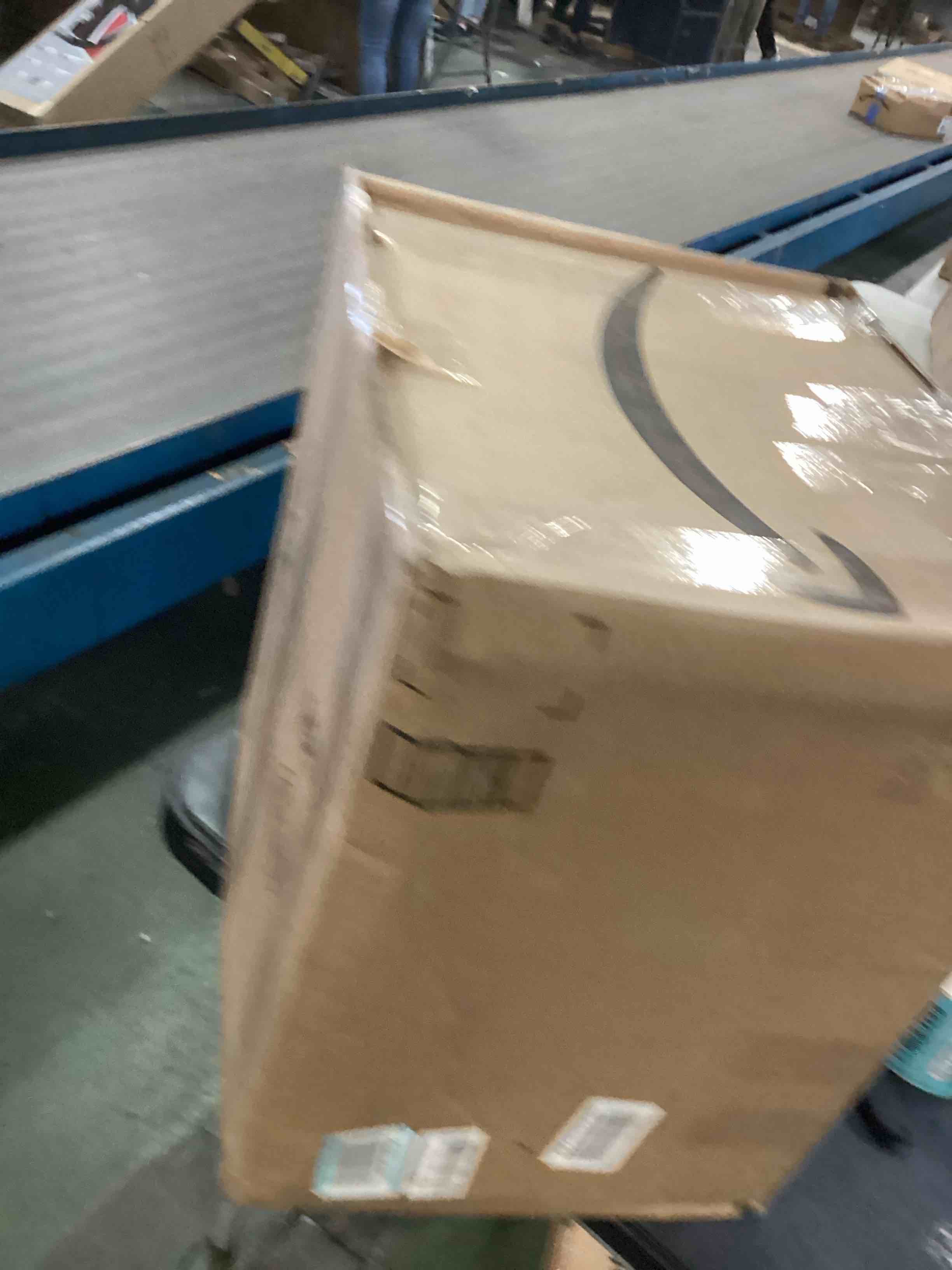 https://s3.amazonaws.com/lotting-images-prod/bidfta/BLU6339520_1711812625034.jpeg