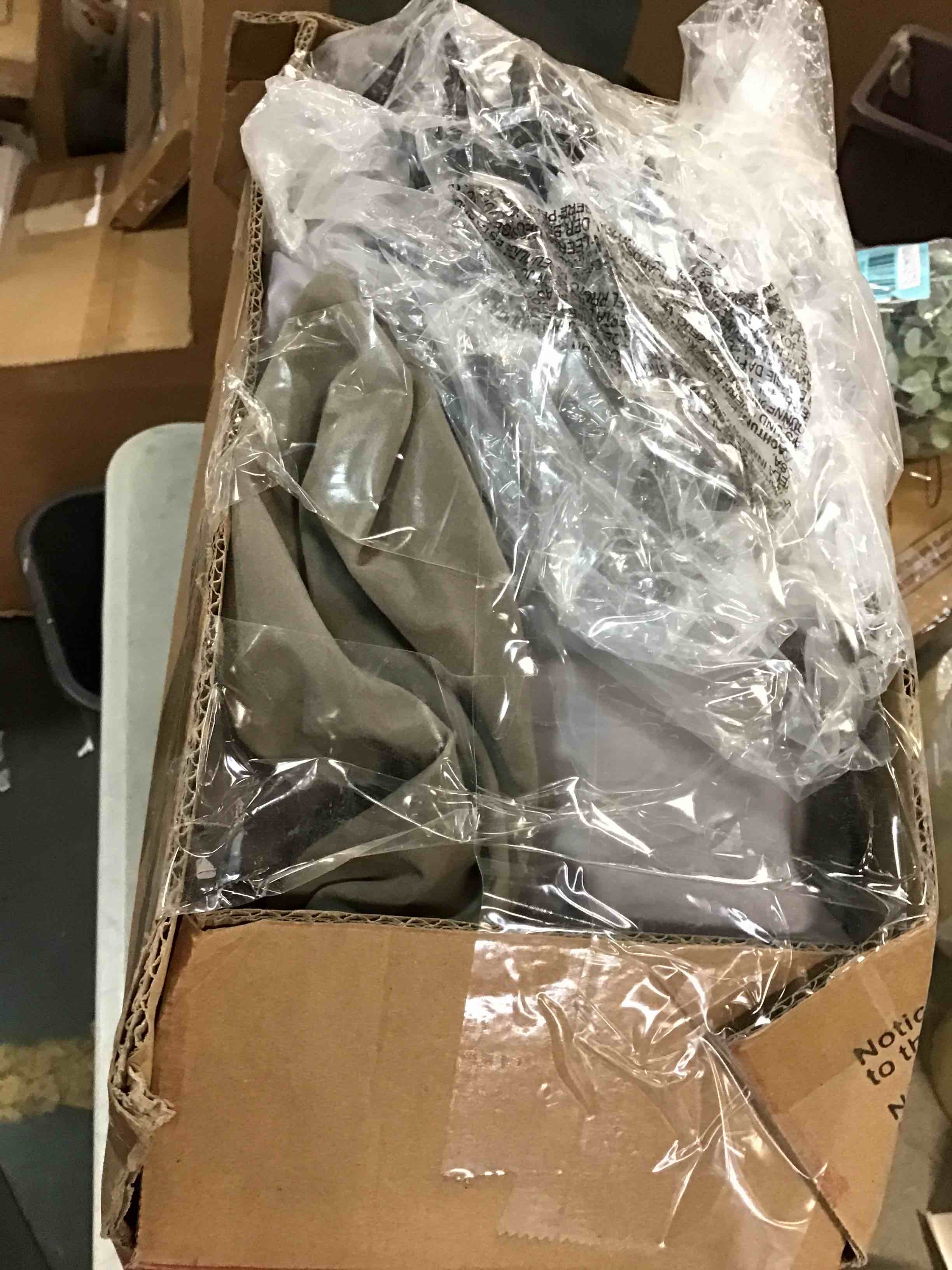 https://s3.amazonaws.com/lotting-images-prod/bidfta/BLU6340413_1712686962777.jpeg