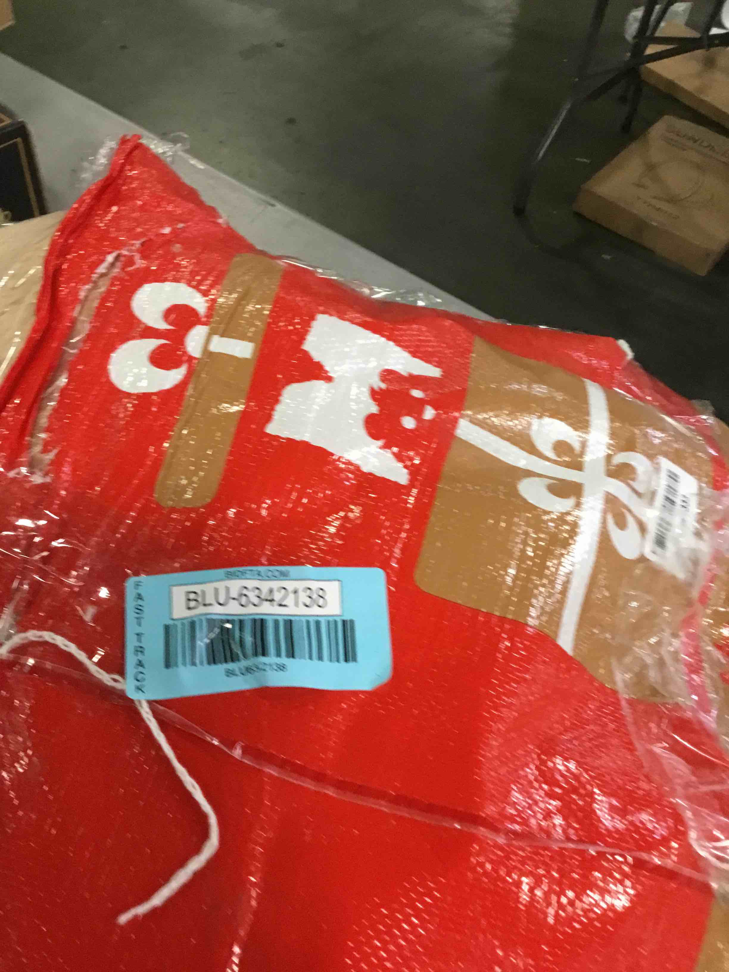 https://s3.amazonaws.com/lotting-images-prod/bidfta/BLU6342138_1713541174475.jpeg