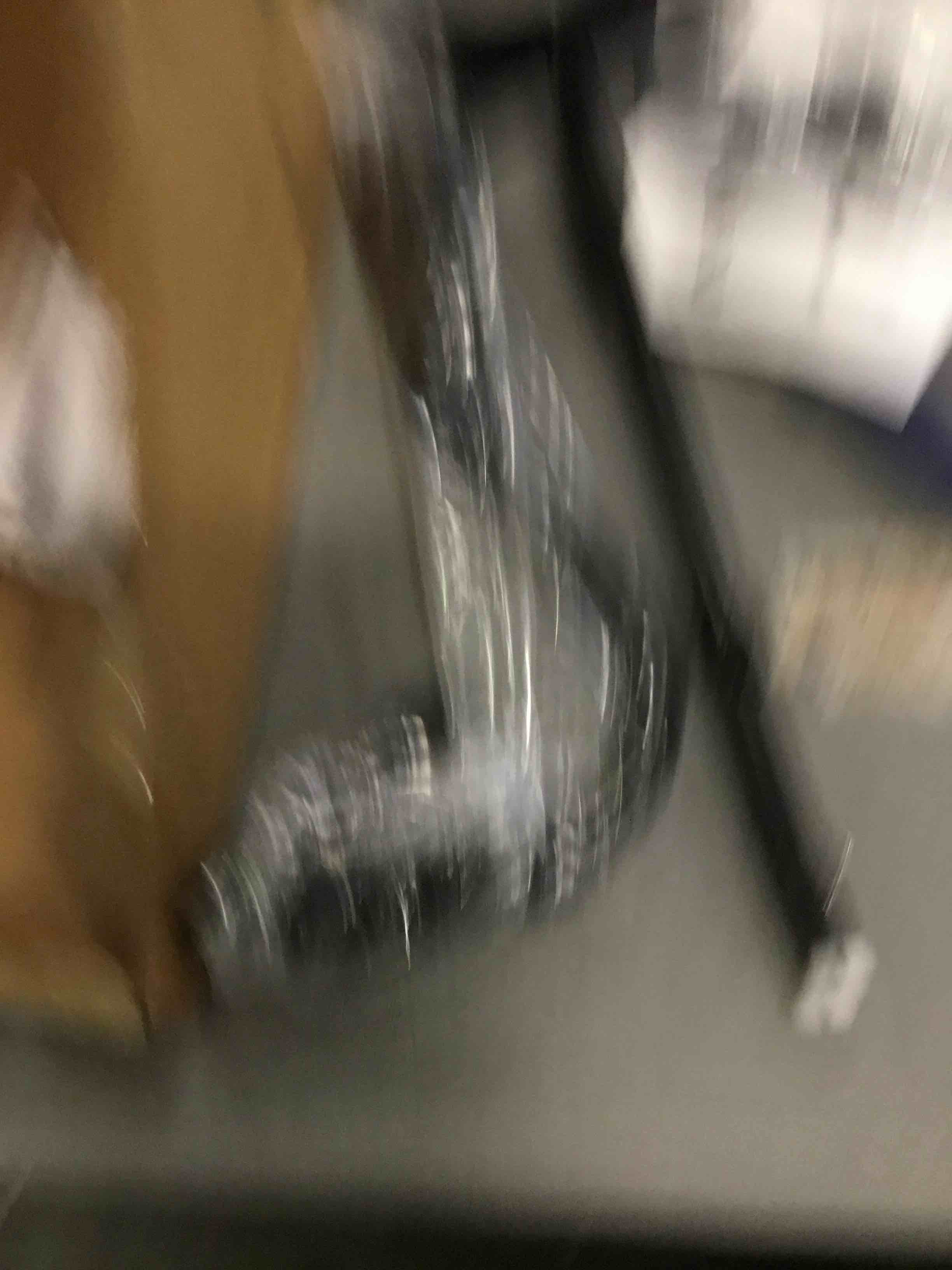 https://s3.amazonaws.com/lotting-images-prod/bidfta/BLU6342139_1713541260555.jpeg