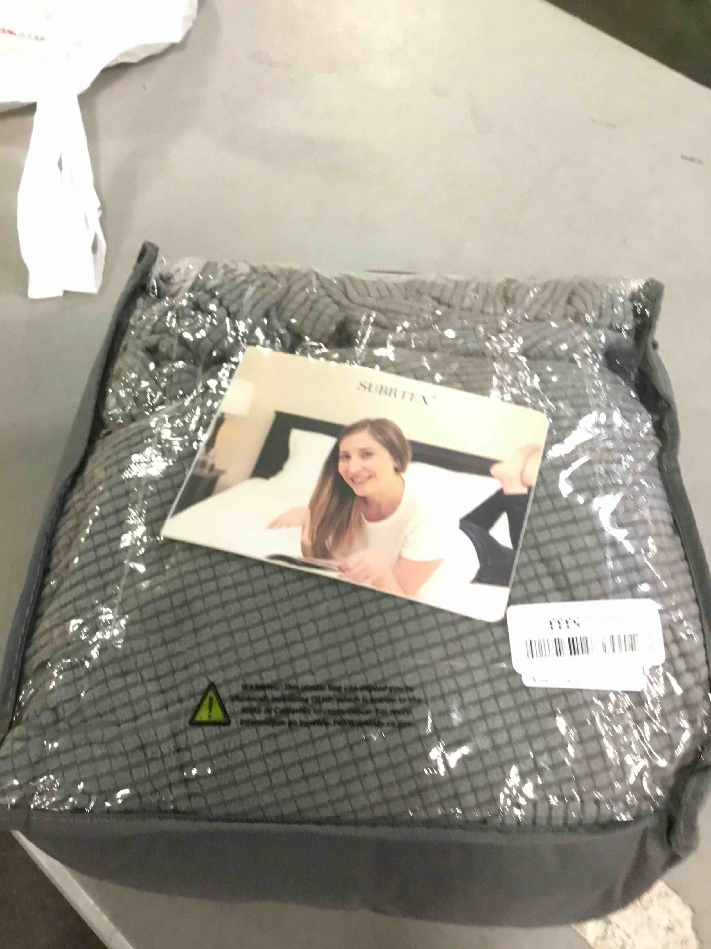 https://s3.amazonaws.com/lotting-images-prod/bidfta/BLU6342177_1713549130913.jpeg