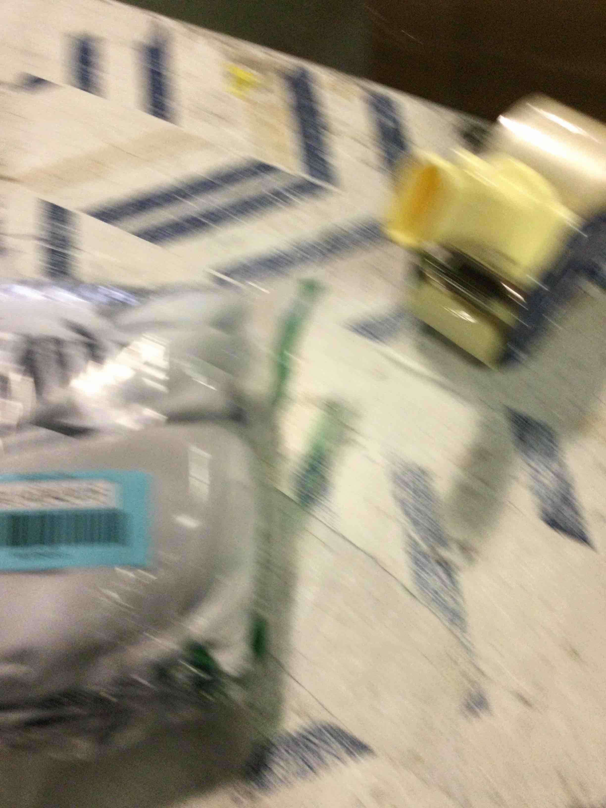 https://s3.amazonaws.com/lotting-images-prod/bidfta/BLU6342415_1713898141400.jpeg