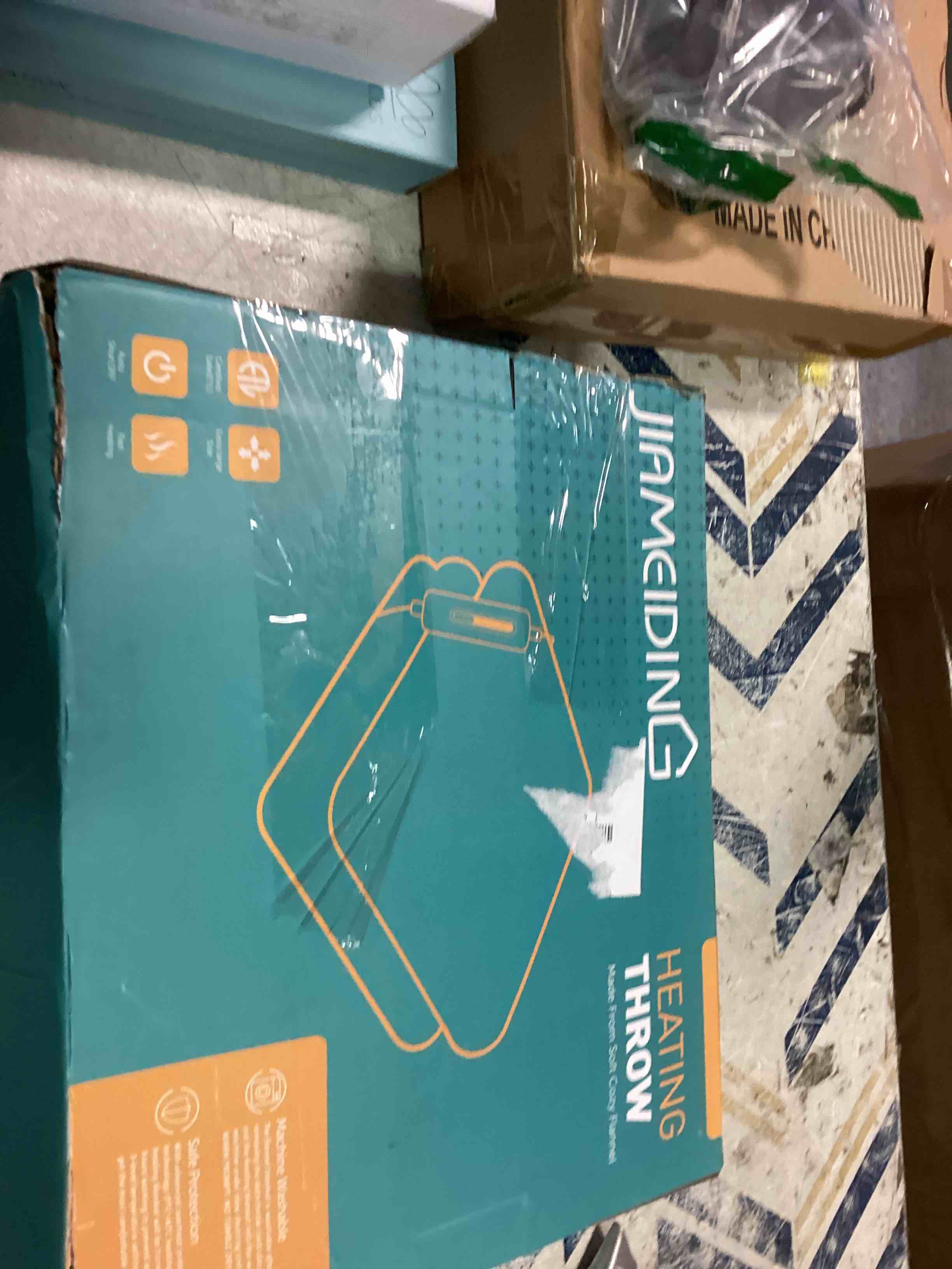 https://s3.amazonaws.com/lotting-images-prod/bidfta/BLU6342436_1713902168223.jpeg