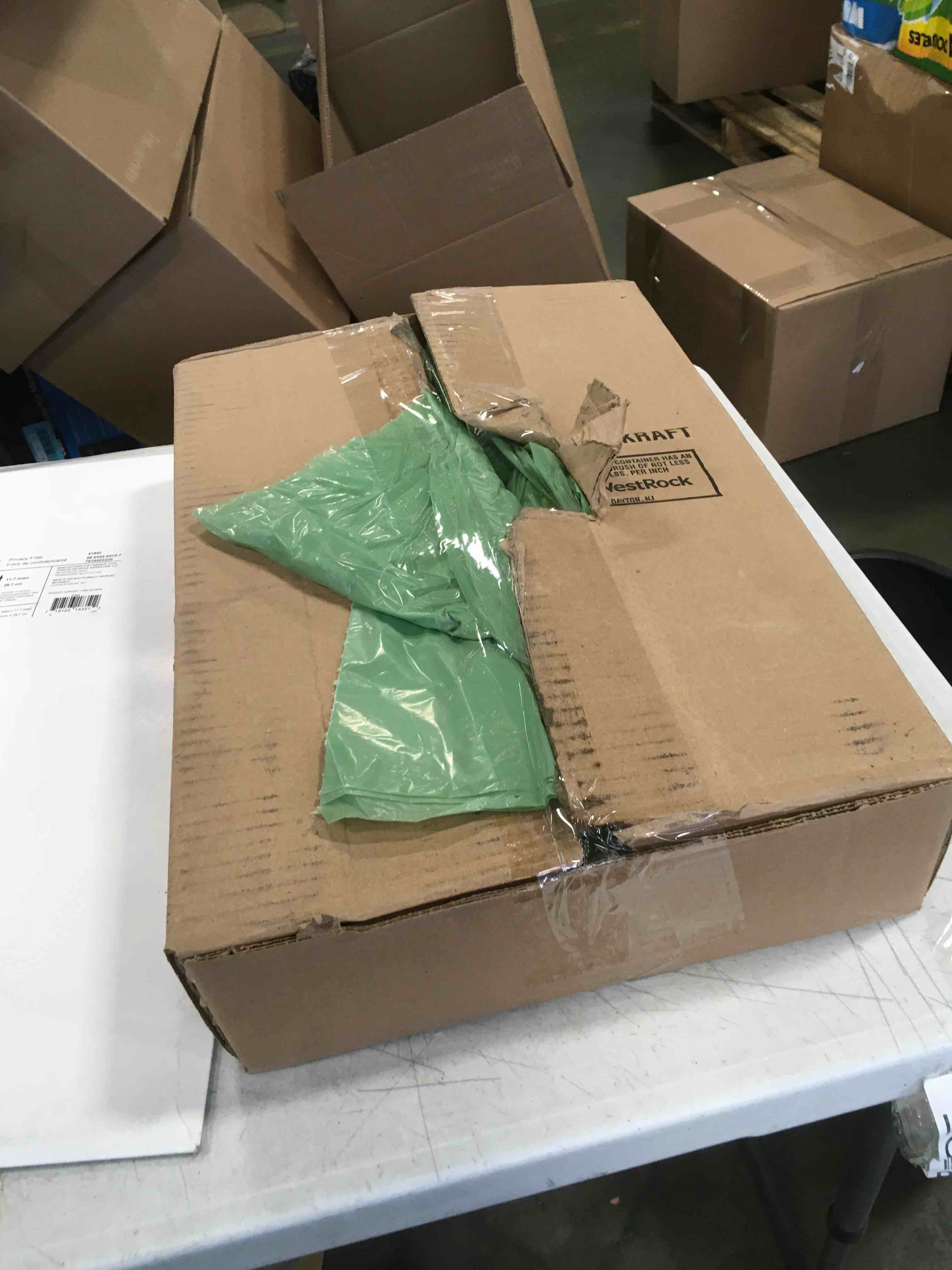 https://s3.amazonaws.com/lotting-images-prod/bidfta/BLU6342489_1711982660968.jpeg