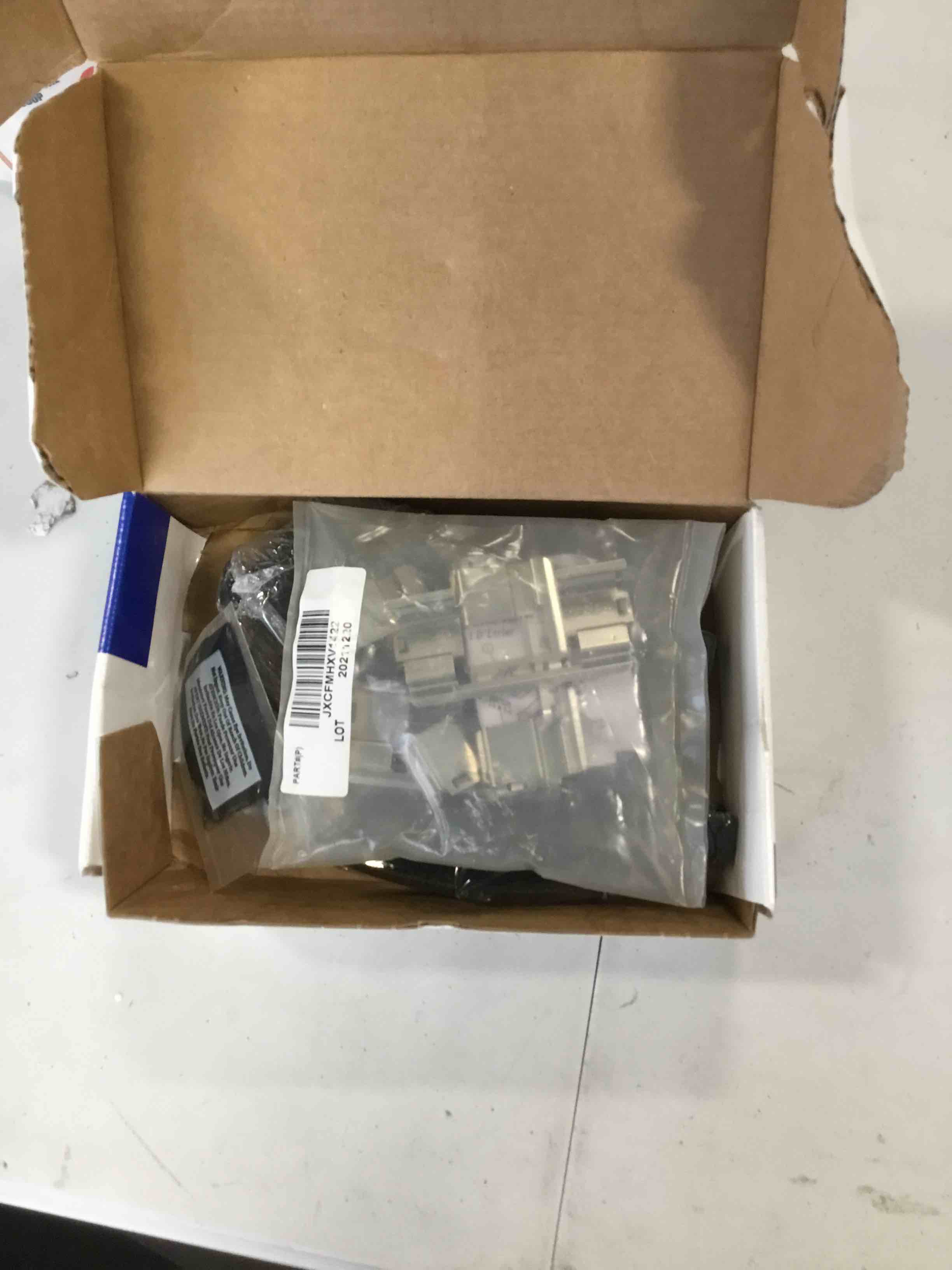 https://s3.amazonaws.com/lotting-images-prod/bidfta/BLU6342718_1712078233211.jpeg