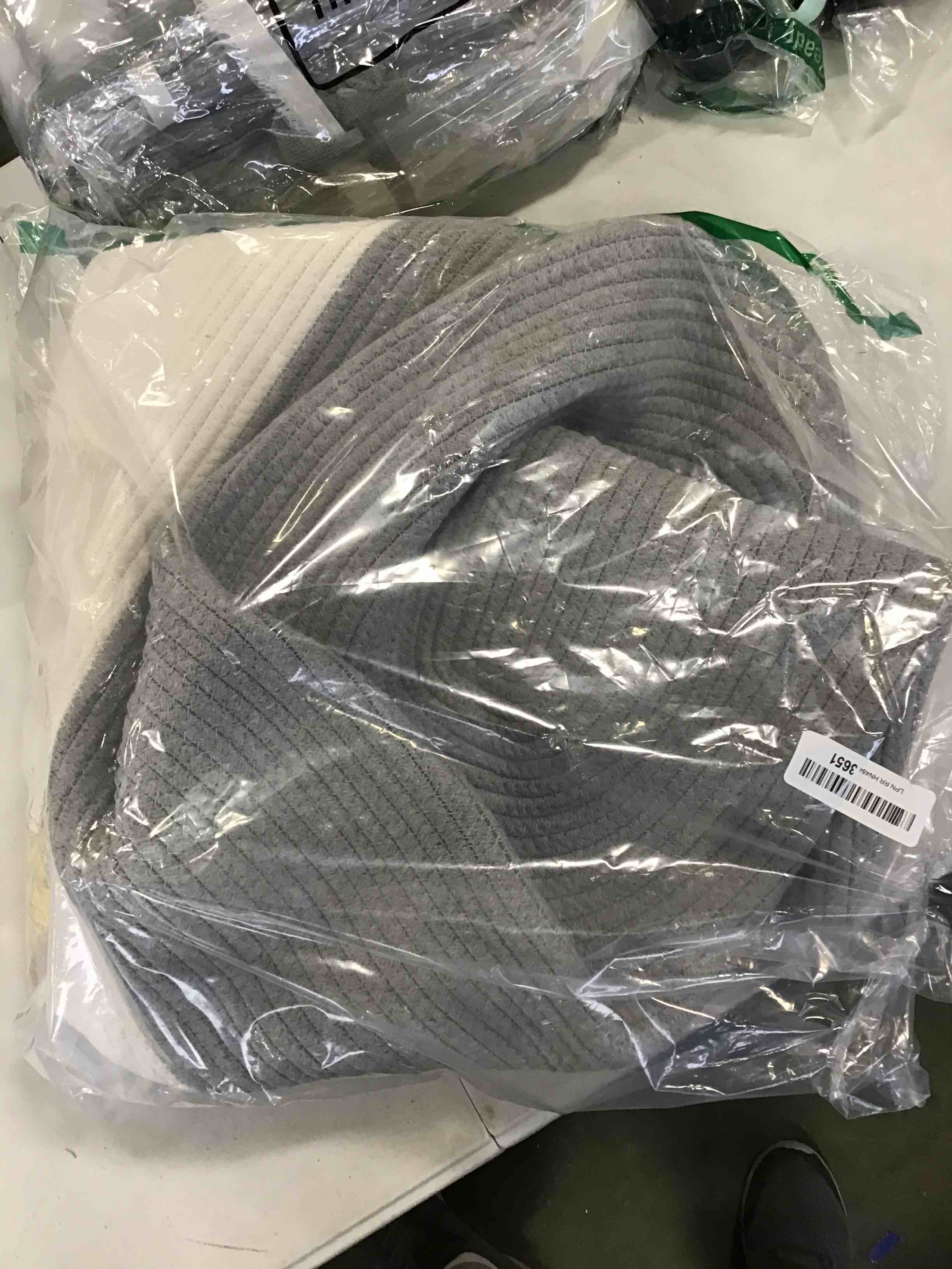 https://s3.amazonaws.com/lotting-images-prod/bidfta/BLU6342828_1712235973155.jpeg