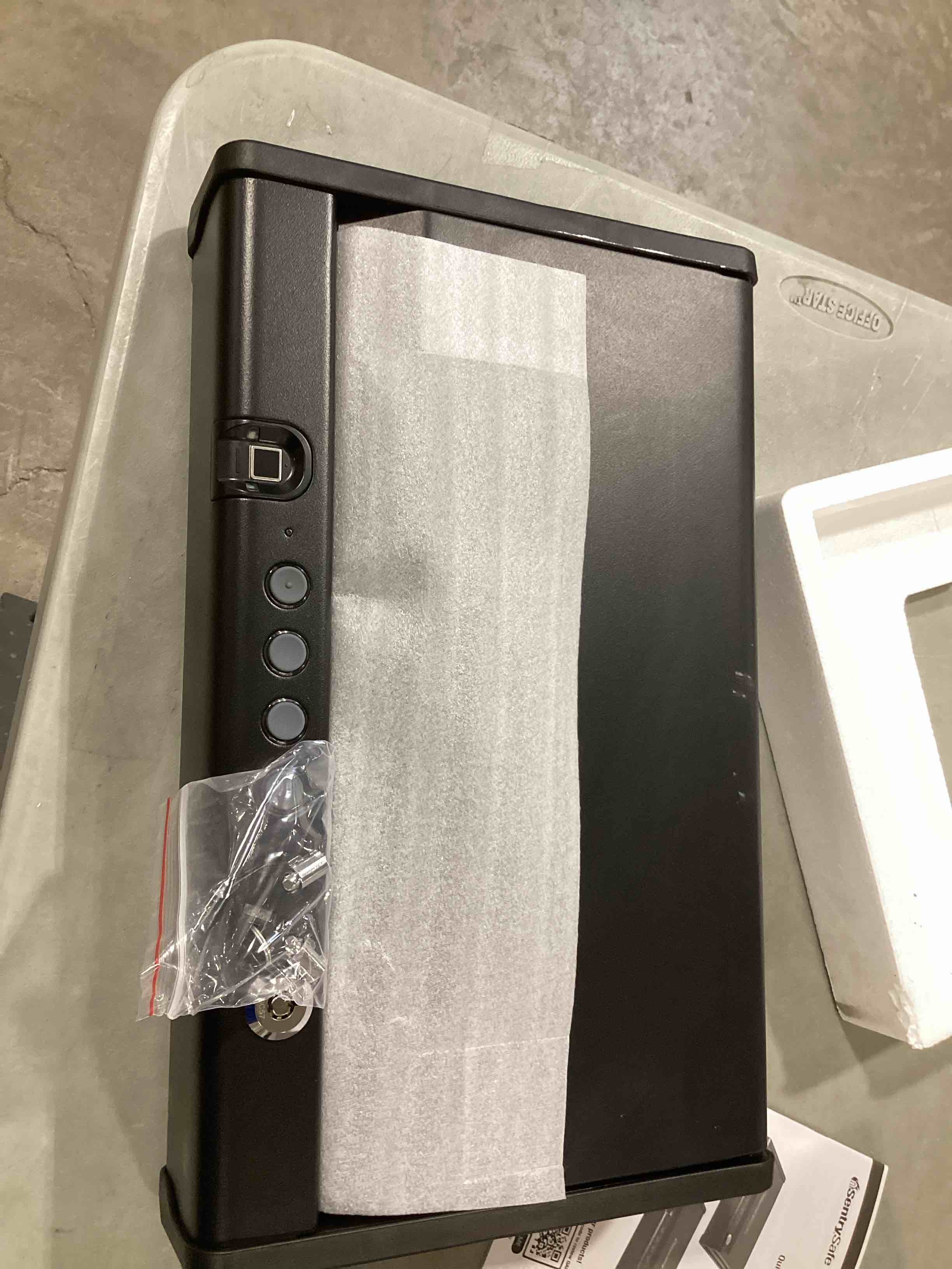 https://s3.amazonaws.com/lotting-images-prod/bidfta/BLU6347311_1718628276682.jpeg