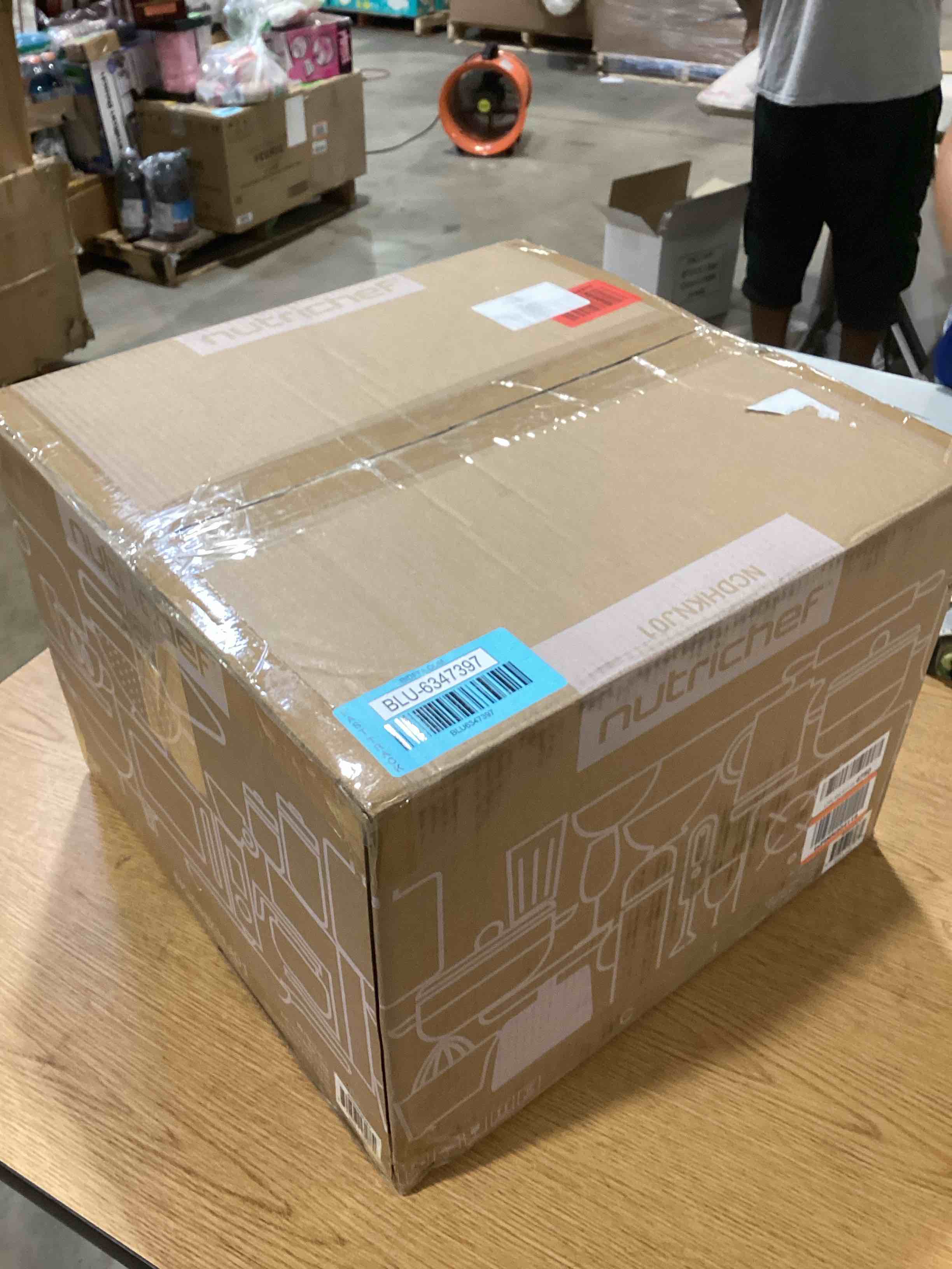 https://s3.amazonaws.com/lotting-images-prod/bidfta/BLU6347397_1718712765496.jpeg