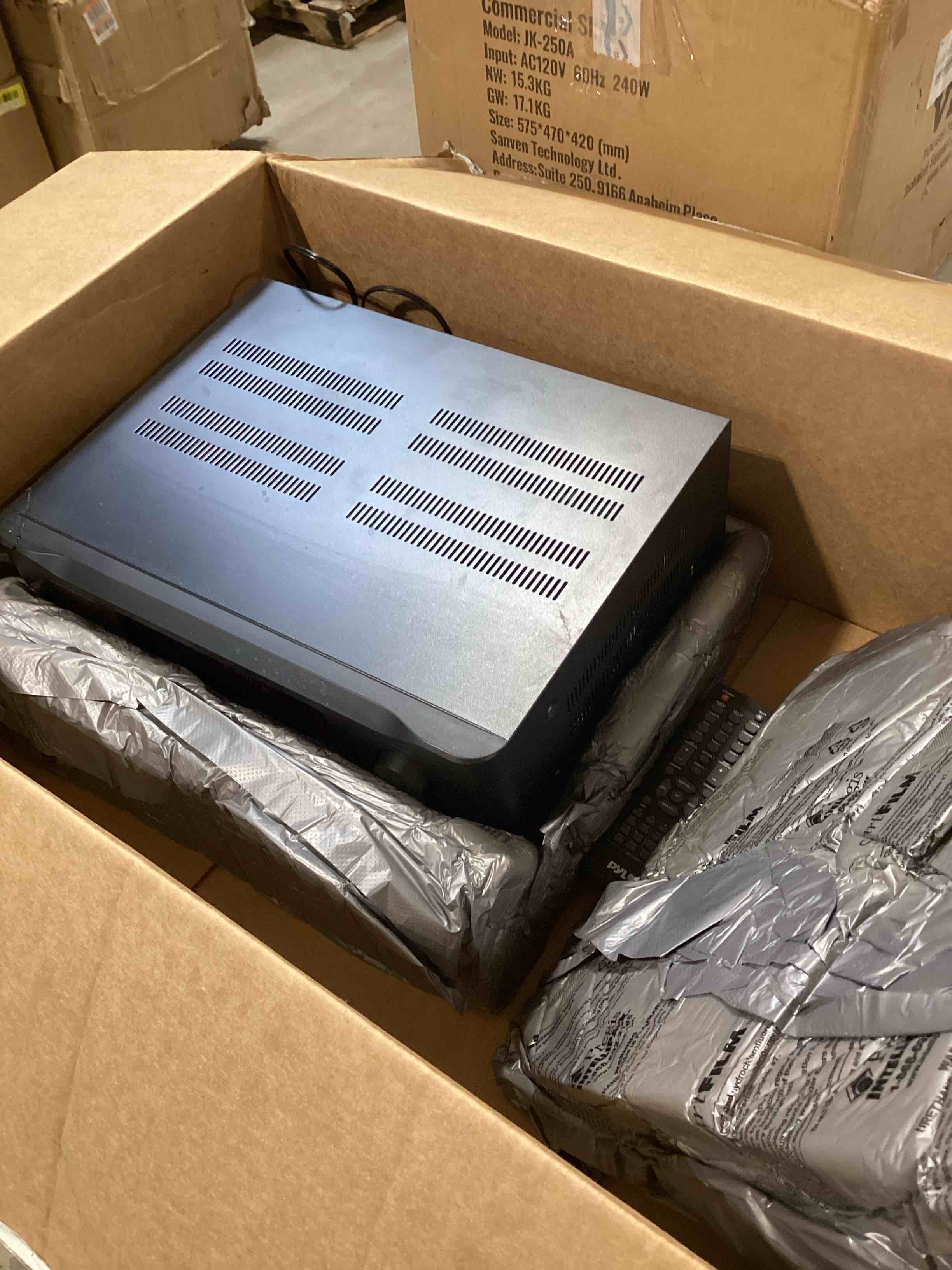 https://s3.amazonaws.com/lotting-images-prod/bidfta/BLU6347409_1718717058887.jpeg