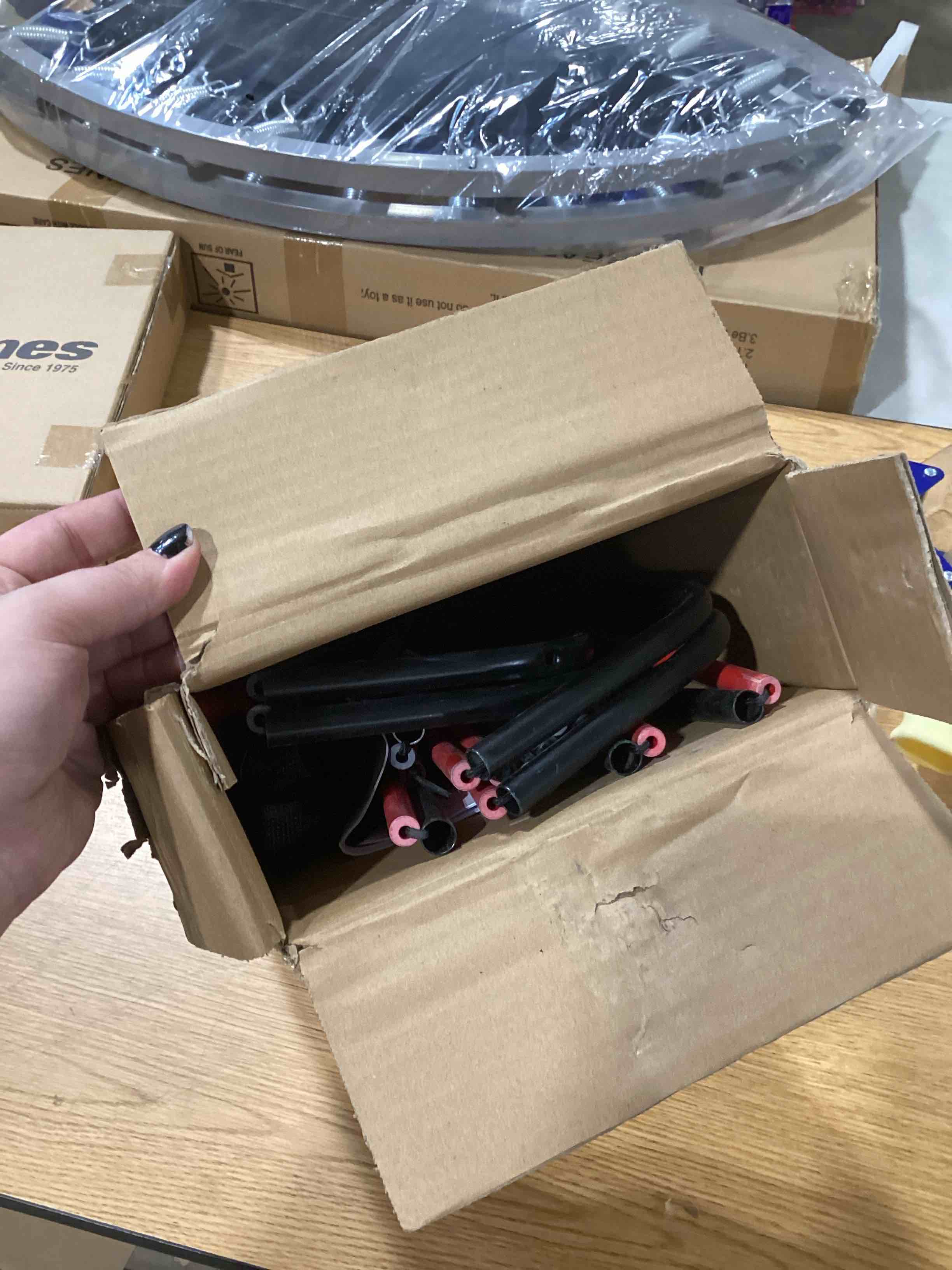 https://s3.amazonaws.com/lotting-images-prod/bidfta/BLU6347543_1718972553082.jpeg