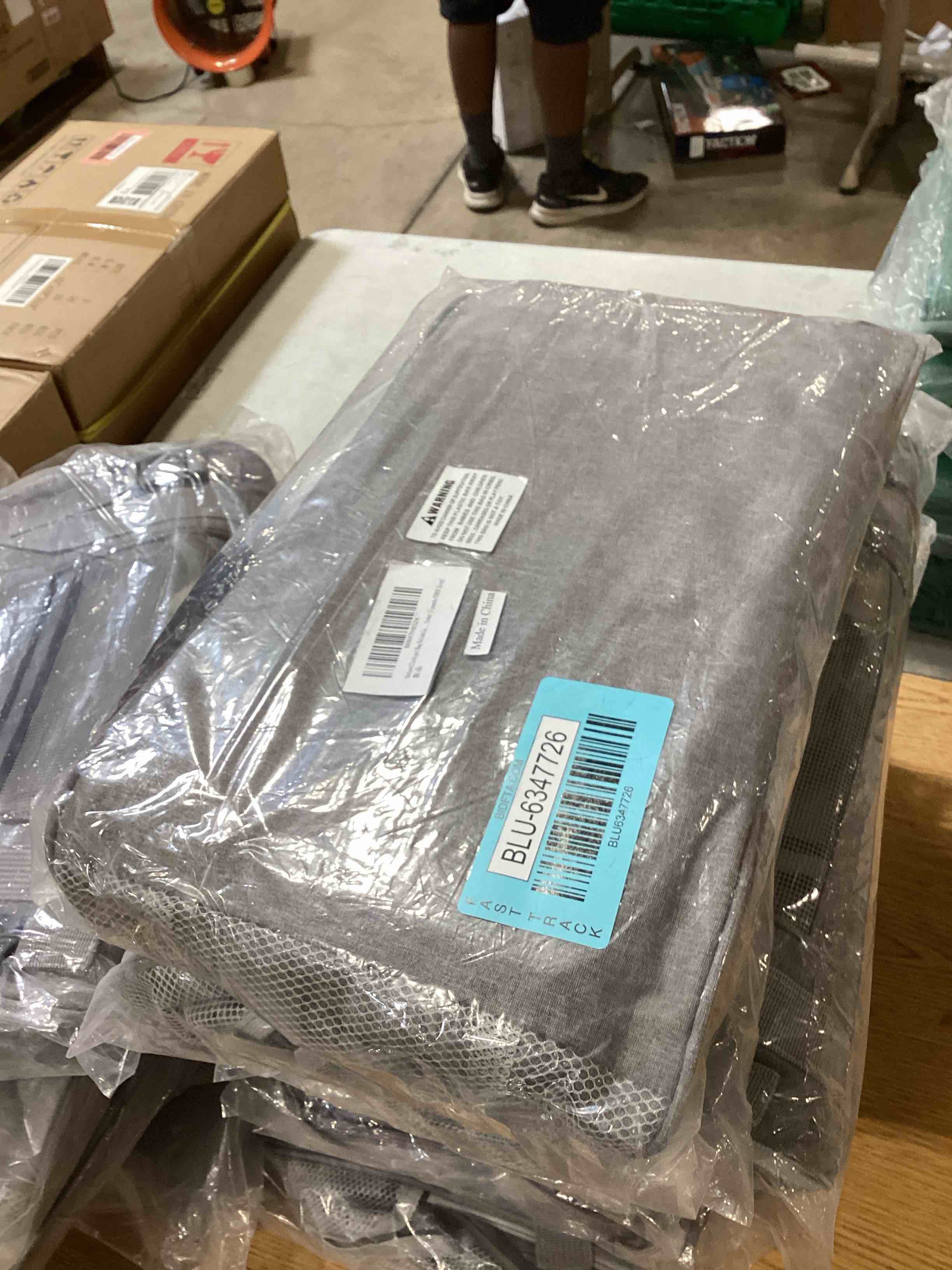 https://s3.amazonaws.com/lotting-images-prod/bidfta/BLU6347729_1719254381323.jpeg