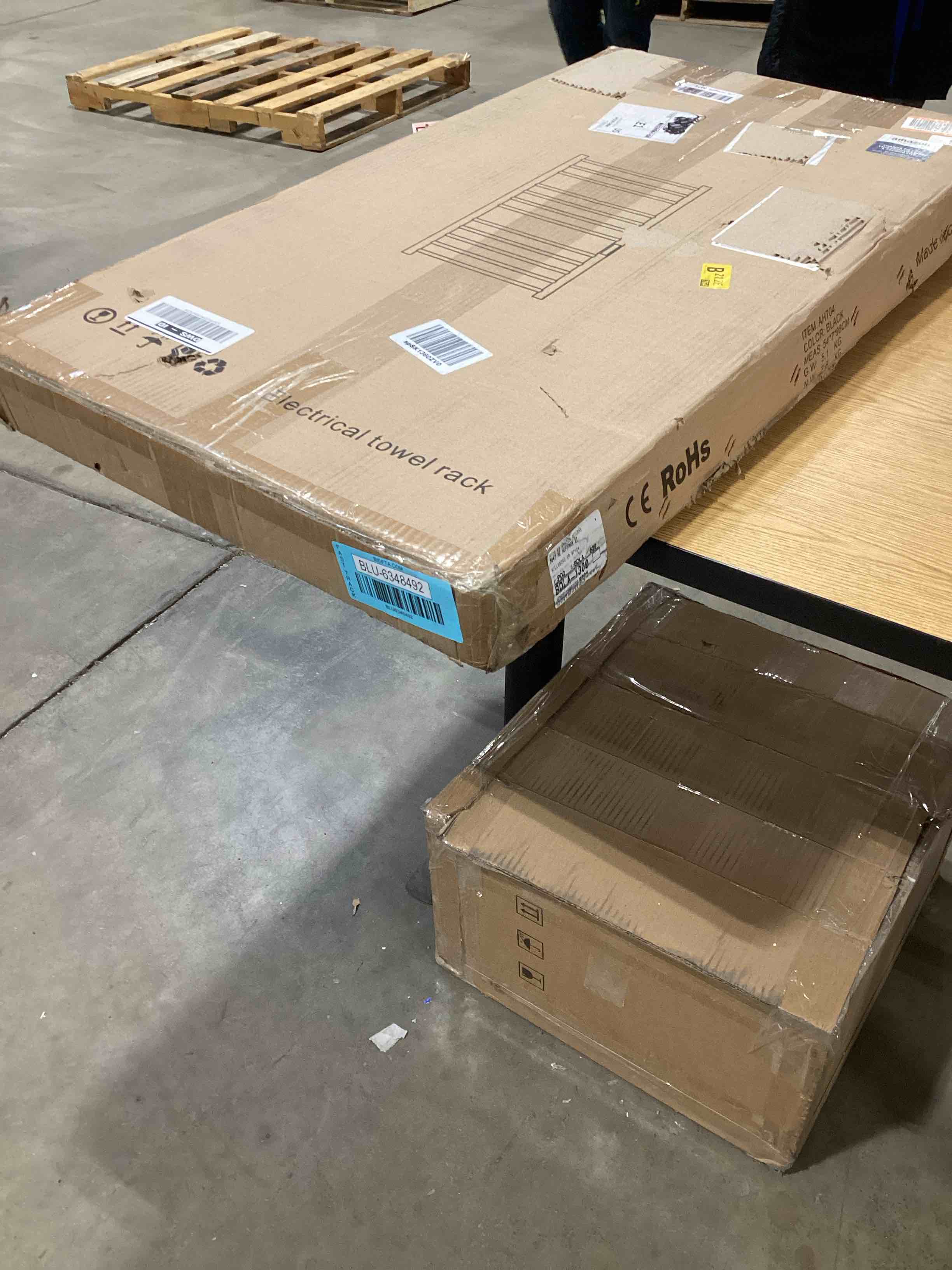 https://s3.amazonaws.com/lotting-images-prod/bidfta/BLU6348492_1714488557691.jpeg