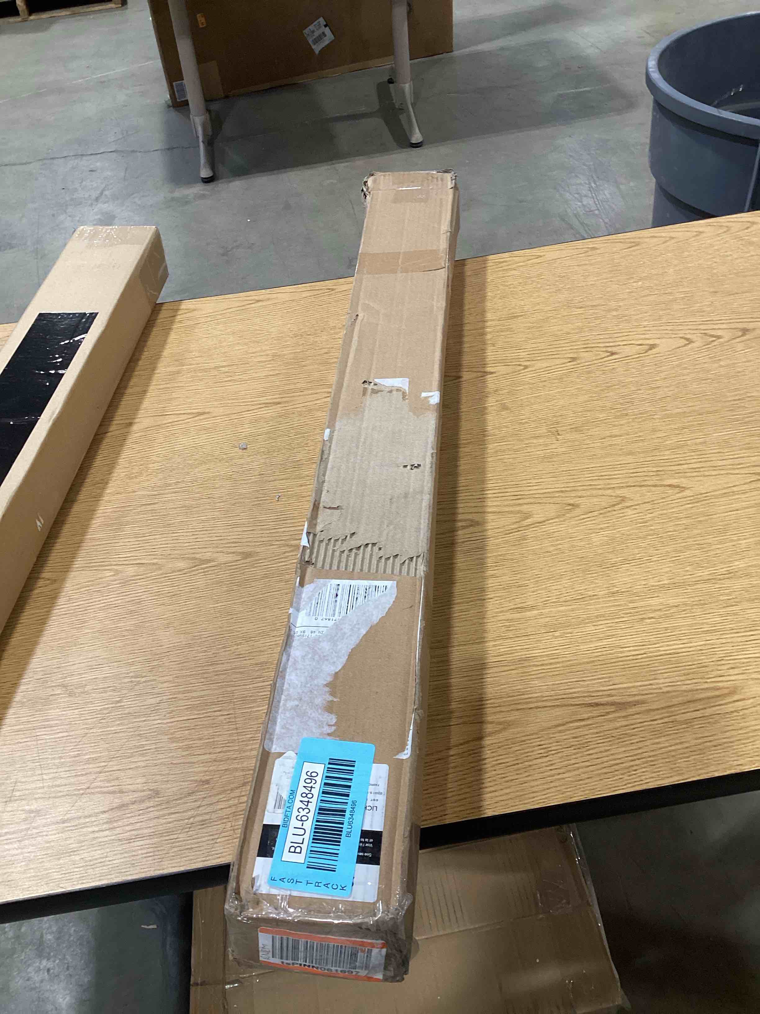 https://s3.amazonaws.com/lotting-images-prod/bidfta/BLU6348496_1714491599274.jpeg