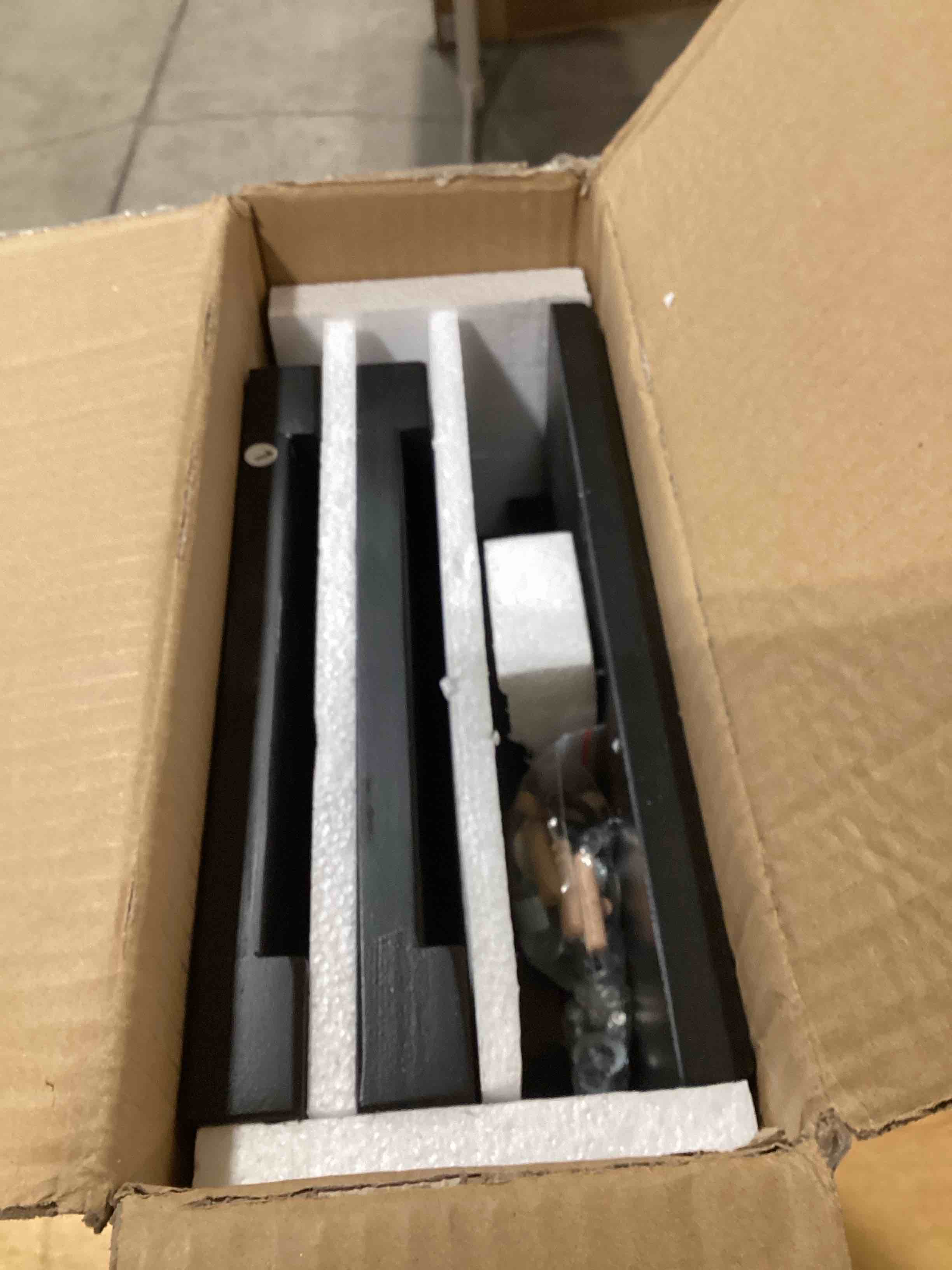 https://s3.amazonaws.com/lotting-images-prod/bidfta/BLU6348505_1714493772393.jpeg