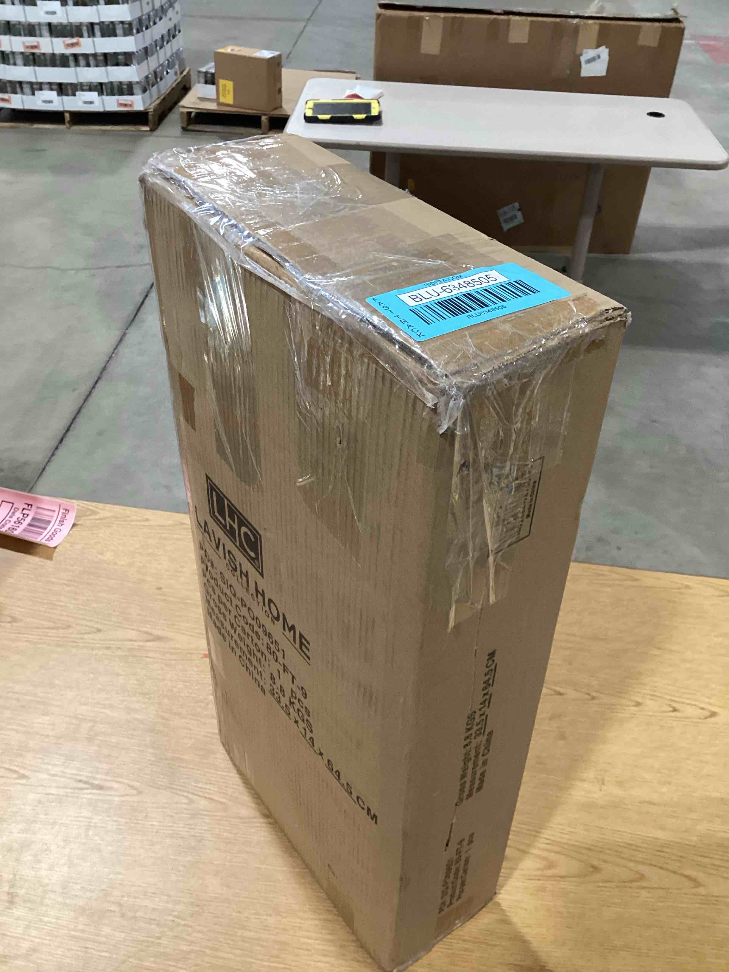 https://s3.amazonaws.com/lotting-images-prod/bidfta/BLU6348505_1714493815662.jpeg