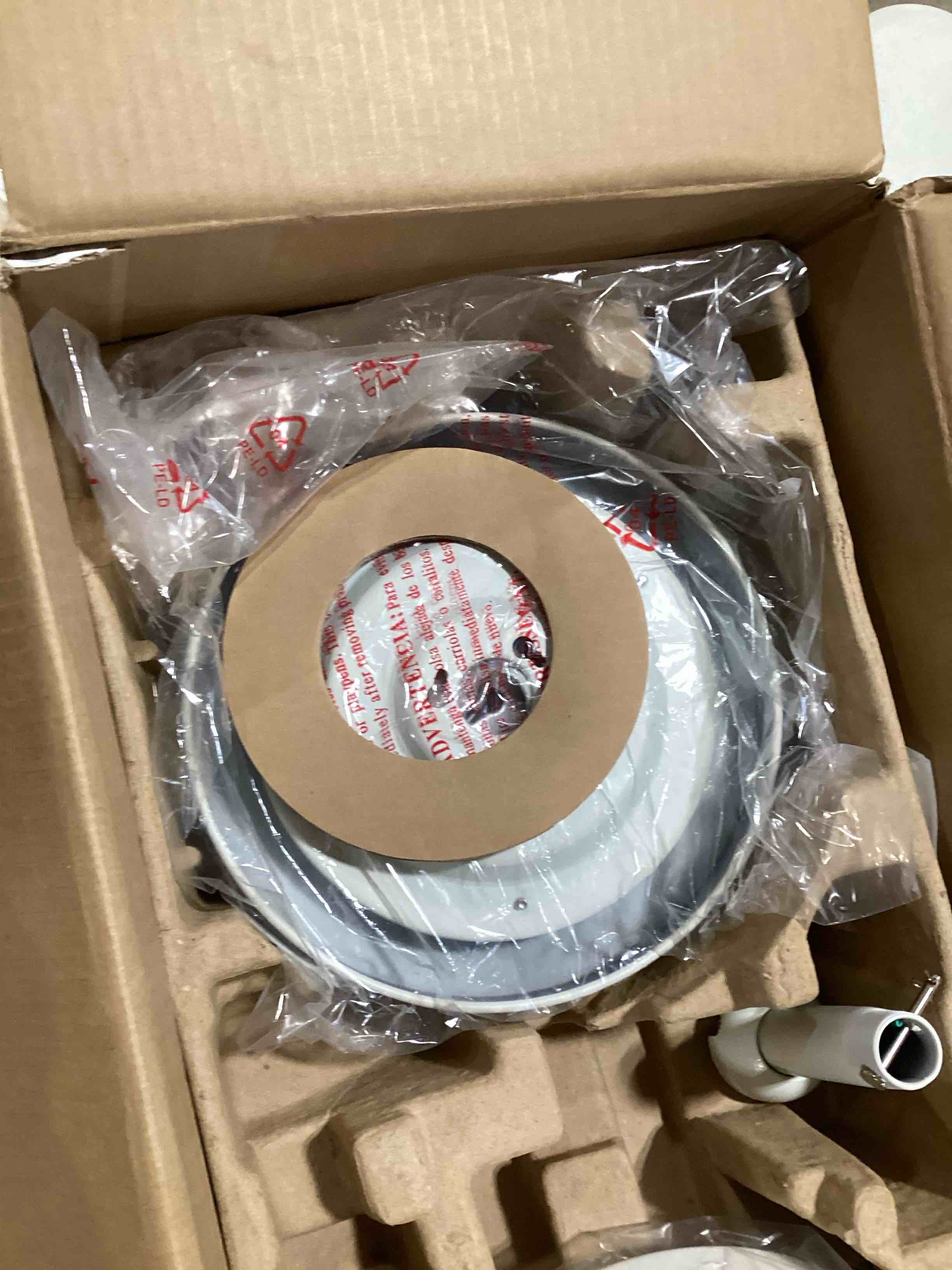https://s3.amazonaws.com/lotting-images-prod/bidfta/BLU6348546_1714566009734.jpeg